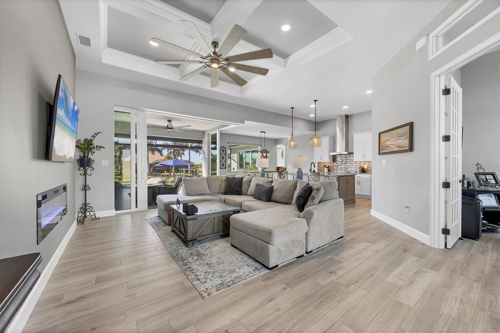 Image 4 of 50 For 15308 Acorn Circle