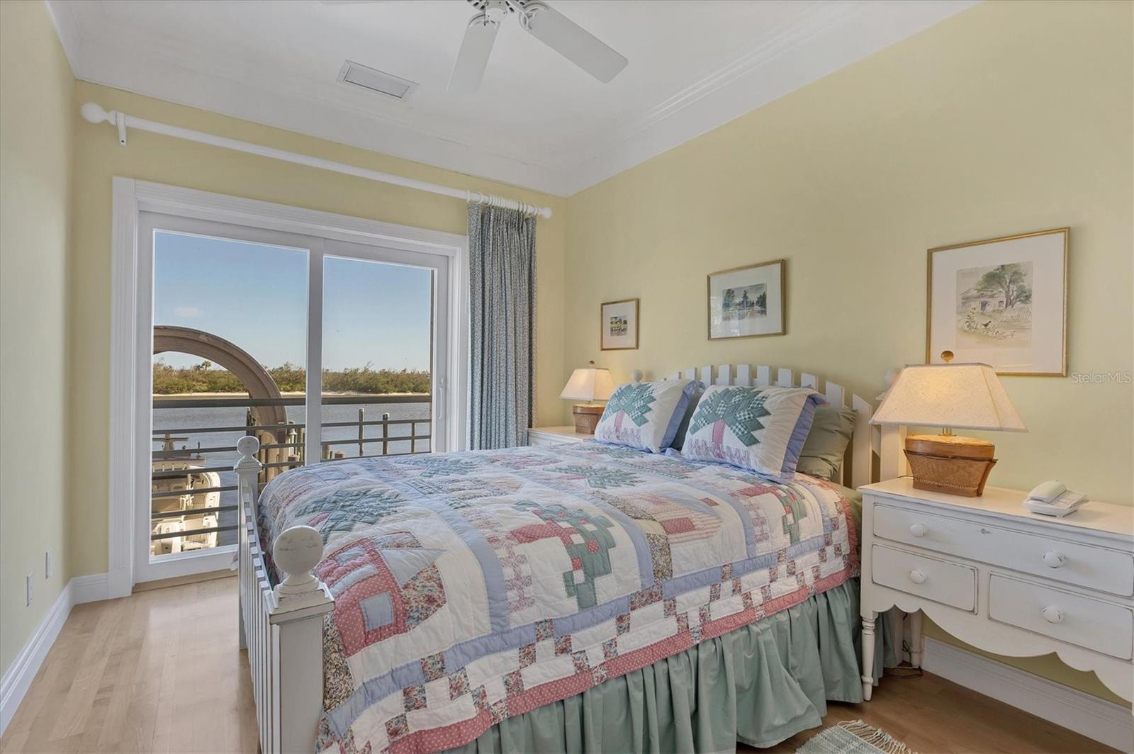 Image 19 of 53 For 208 Harbor Drive