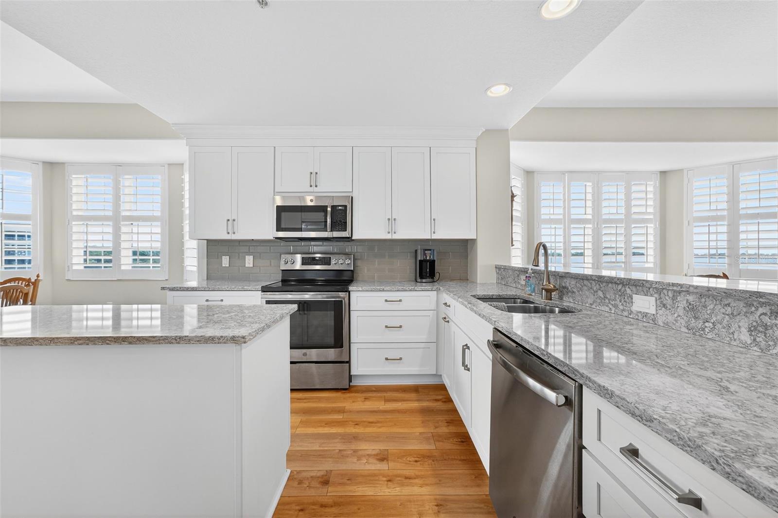 Image 10 of 62 For 242 Hidden Bay Drive 401
