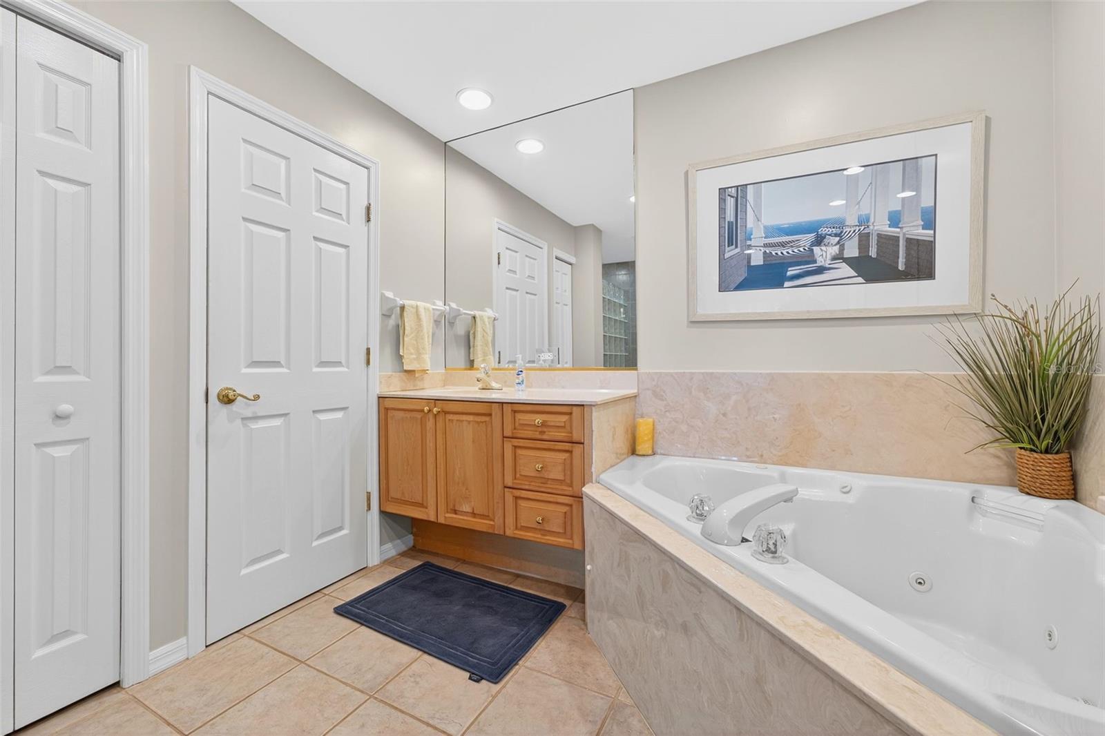 Image 33 of 62 For 242 Hidden Bay Drive 401