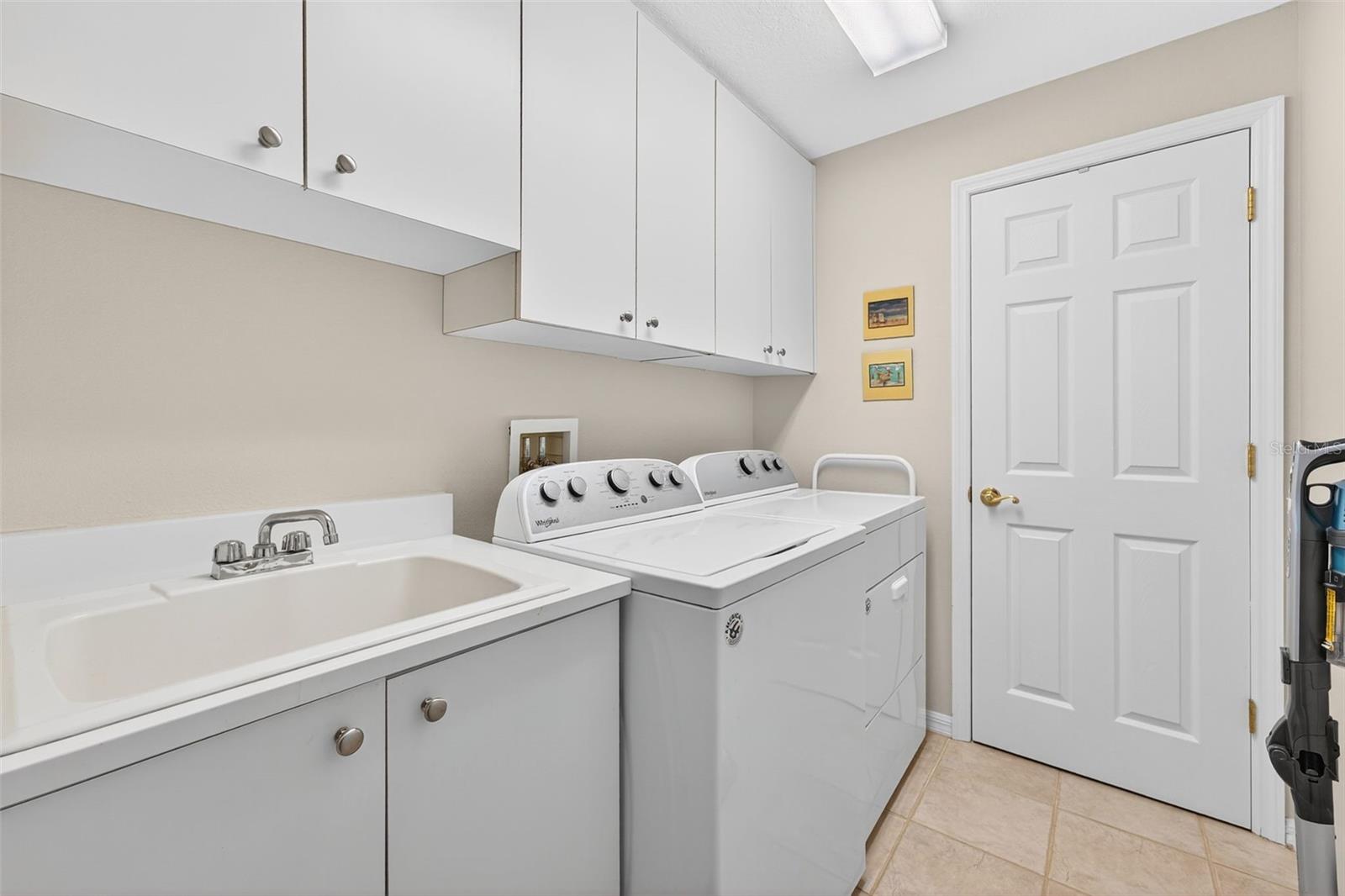Image 39 of 62 For 242 Hidden Bay Drive 401