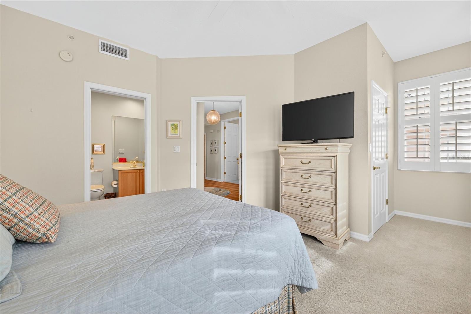 Image 41 of 62 For 242 Hidden Bay Drive 401