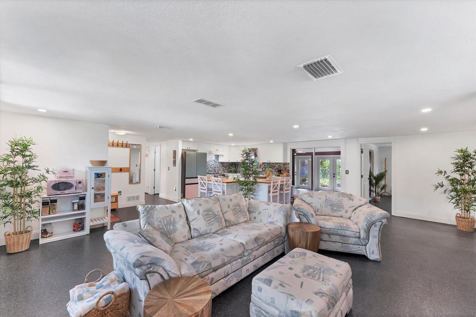 Image 11 of 53 For 1651 Lakeview Place