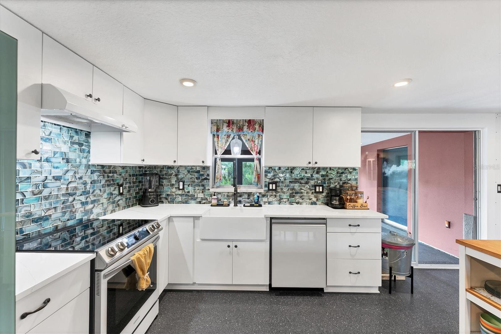 Image 16 of 53 For 1651 Lakeview Place