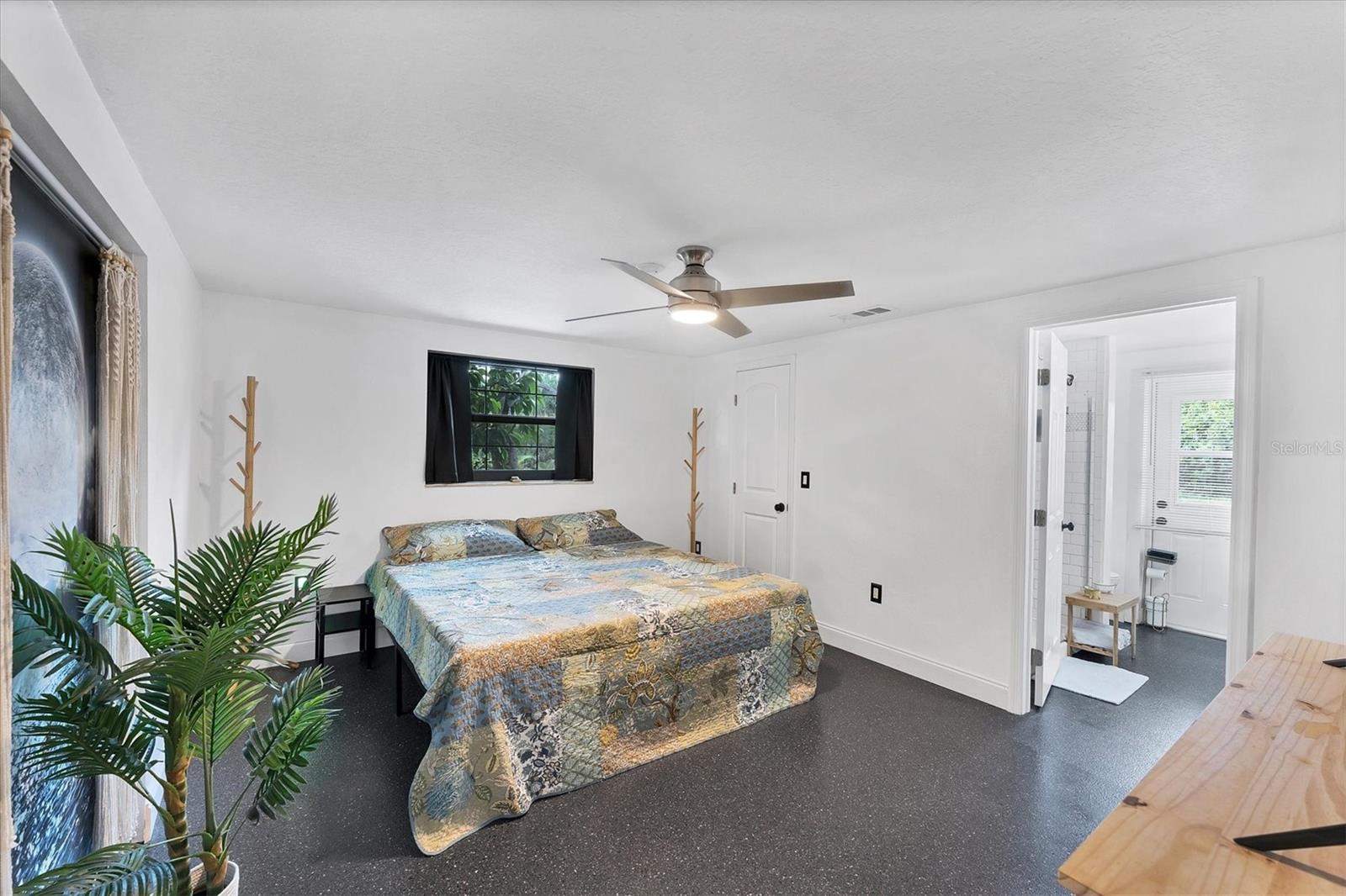 Image 18 of 53 For 1651 Lakeview Place