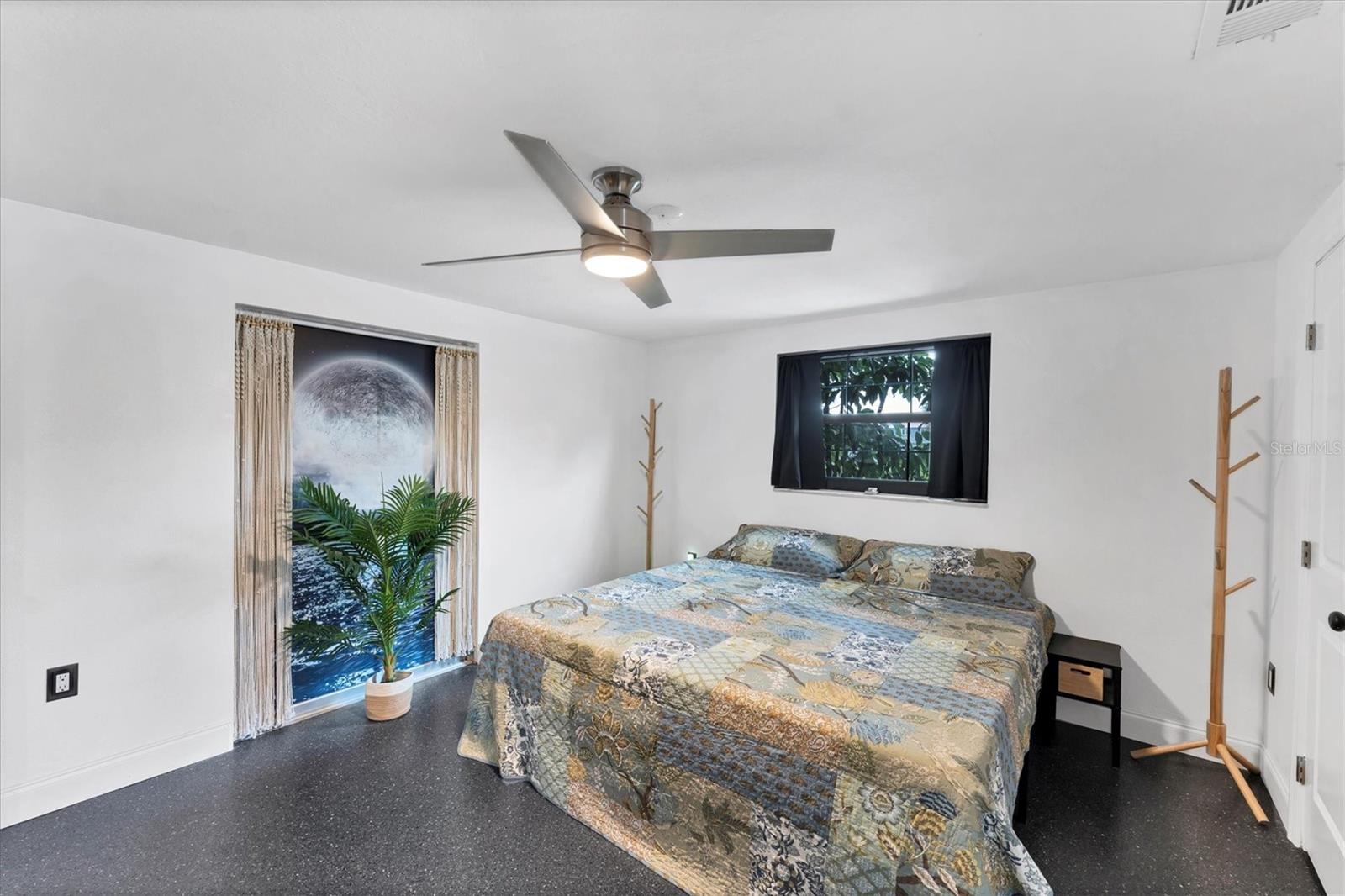Image 19 of 53 For 1651 Lakeview Place