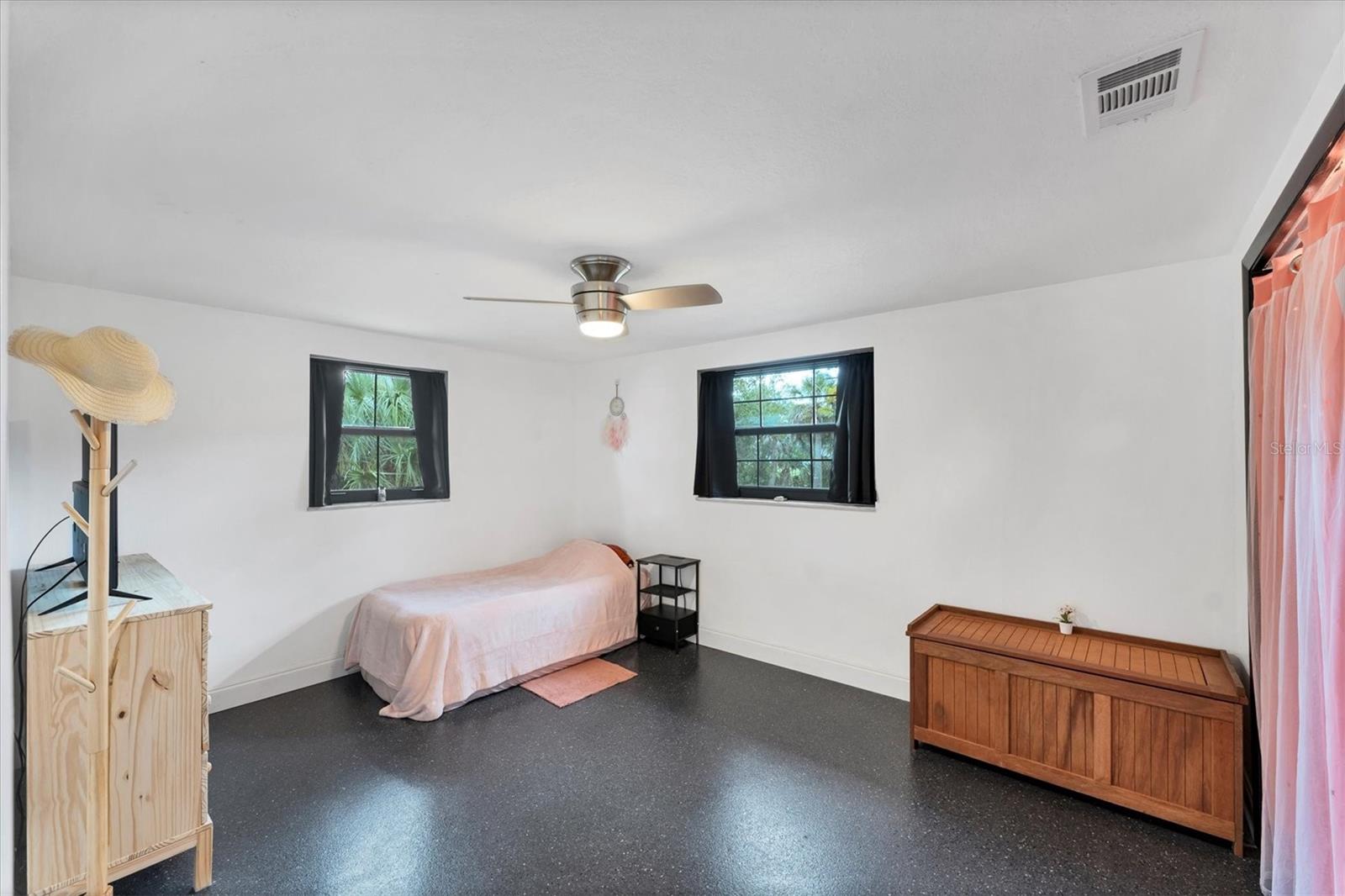 Image 22 of 53 For 1651 Lakeview Place