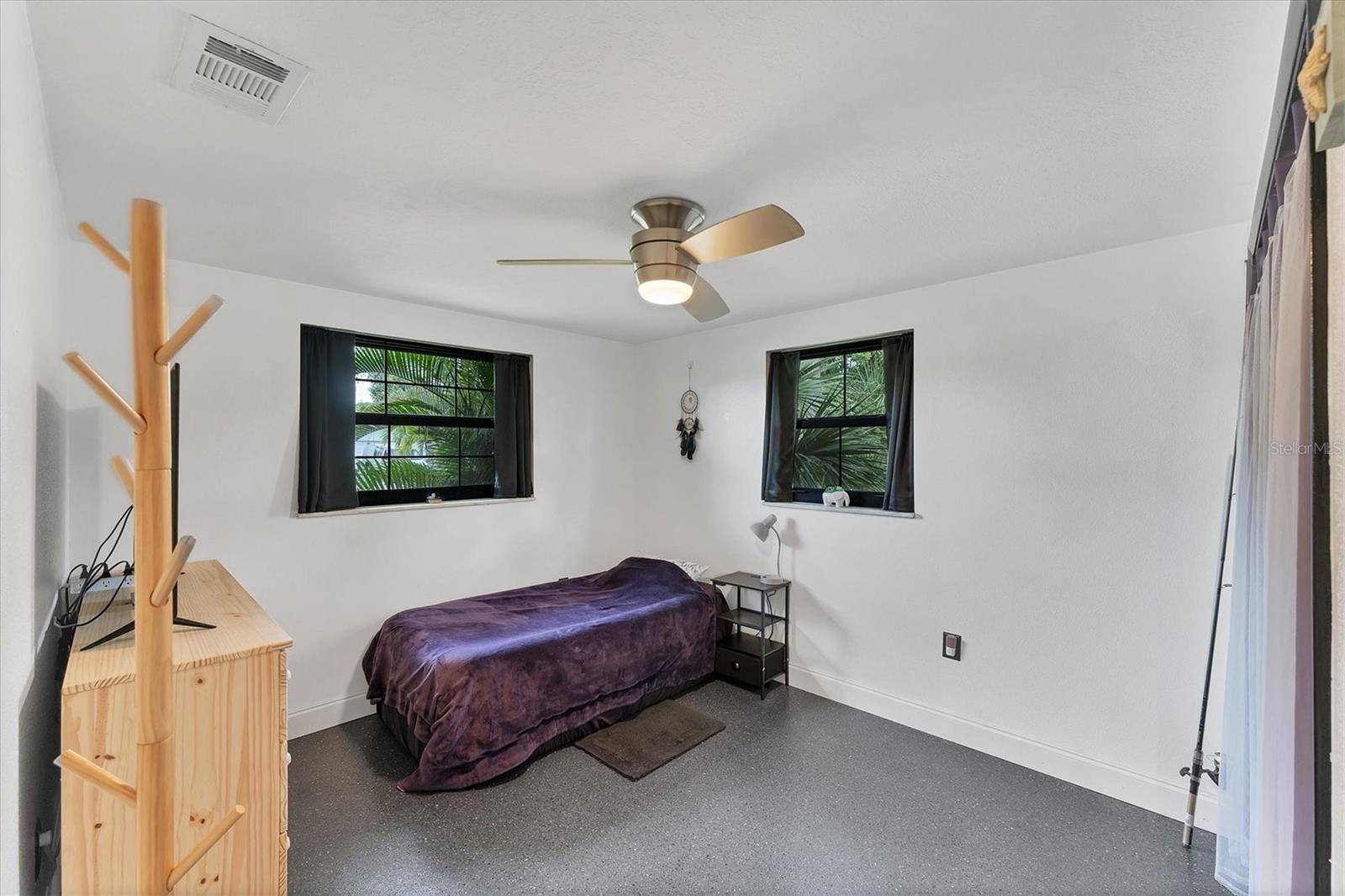 Image 25 of 53 For 1651 Lakeview Place