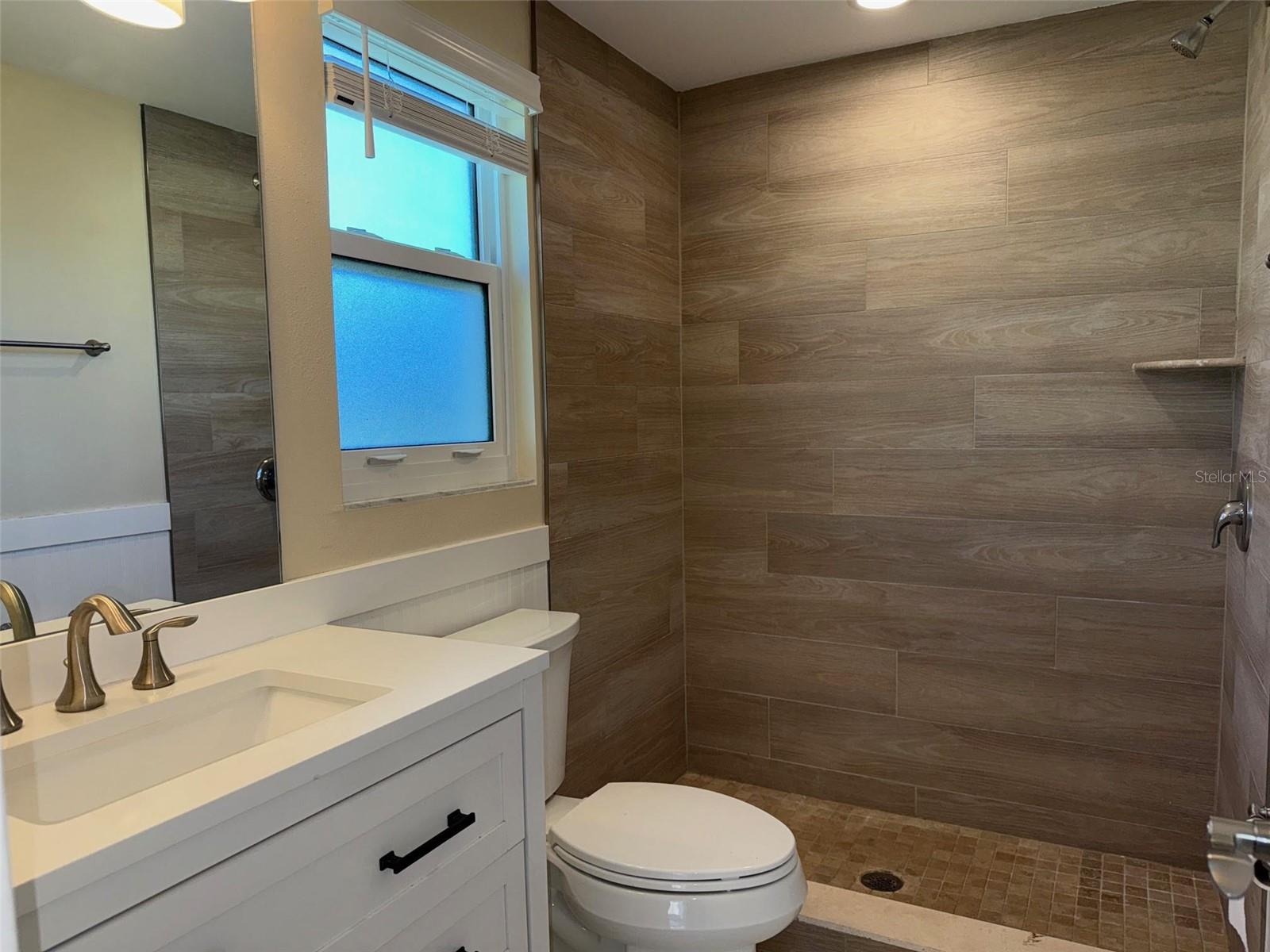 Image 21 of 40 For 654 Harvey Street