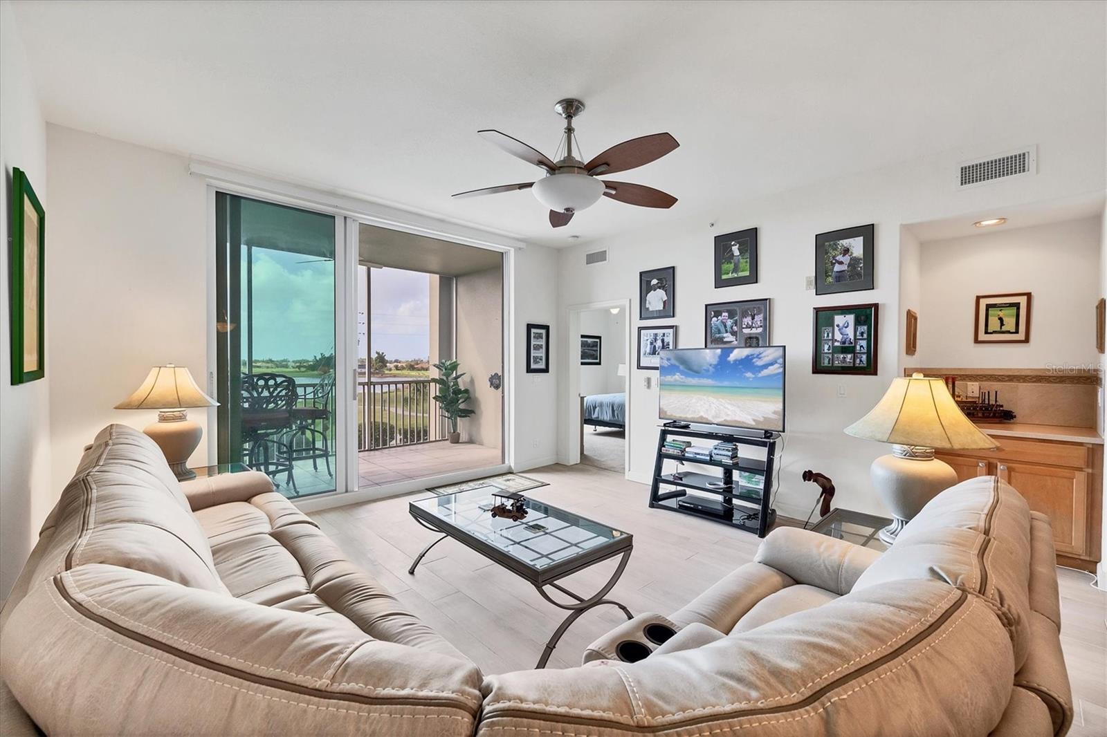 Image 11 of 47 For 10045 Links Lane 304