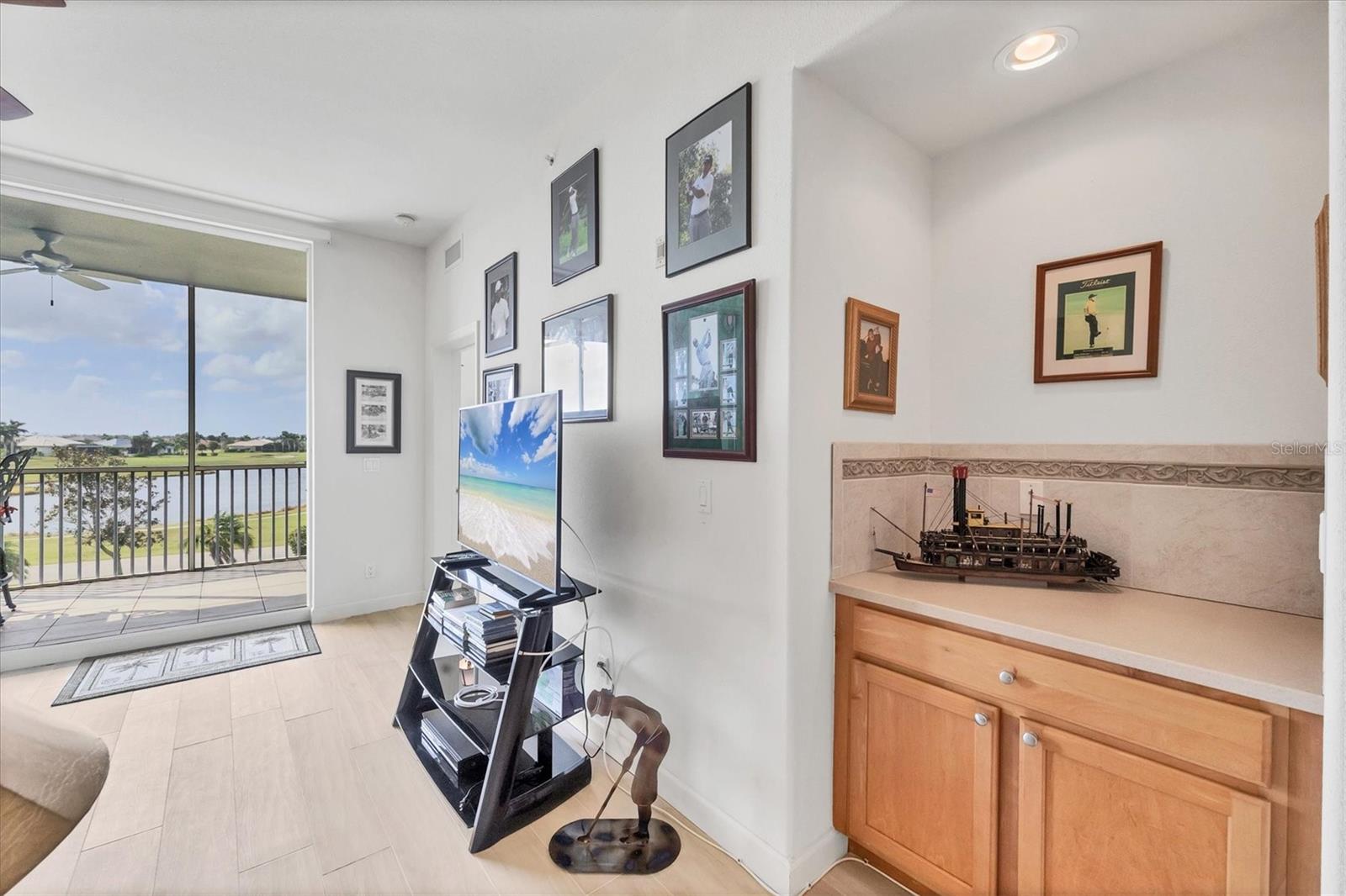 Image 12 of 47 For 10045 Links Lane 304