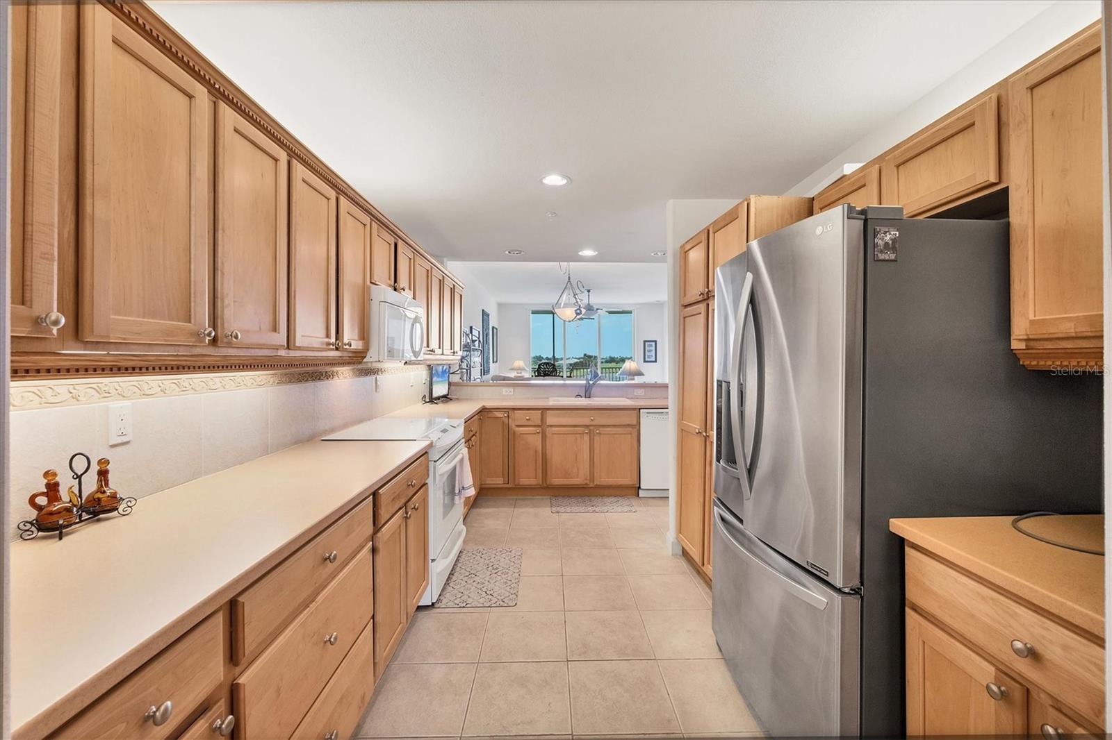 Image 18 of 47 For 10045 Links Lane 304