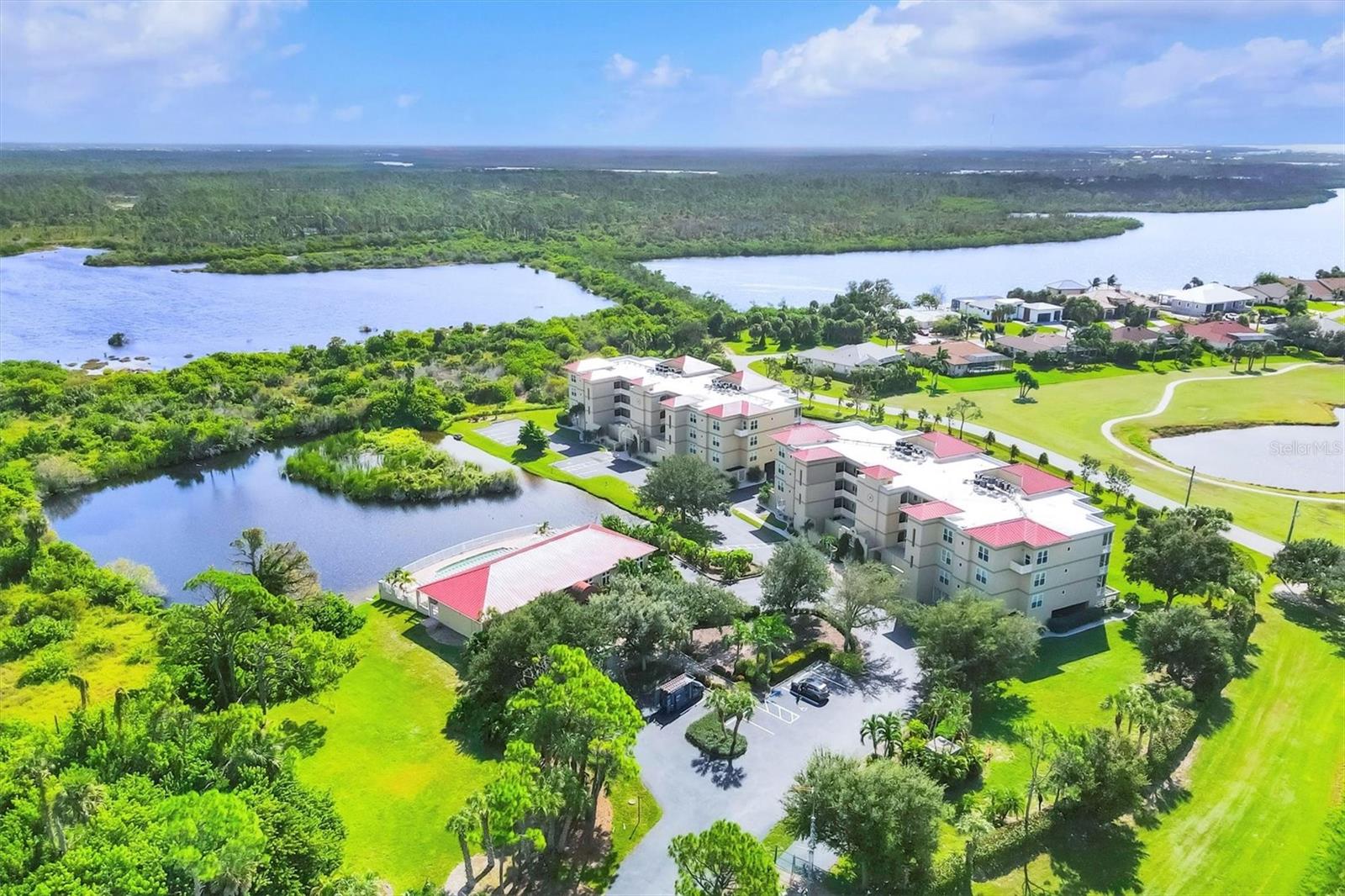 Image 6 of 47 For 10045 Links Lane 304