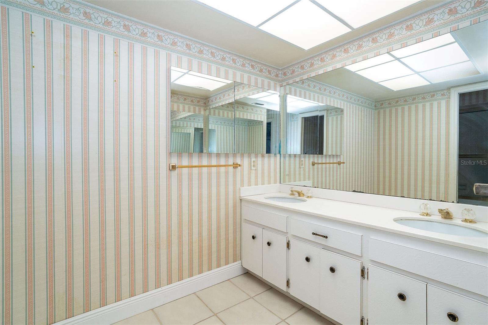 Image 27 of 43 For 12 Golf View Drive