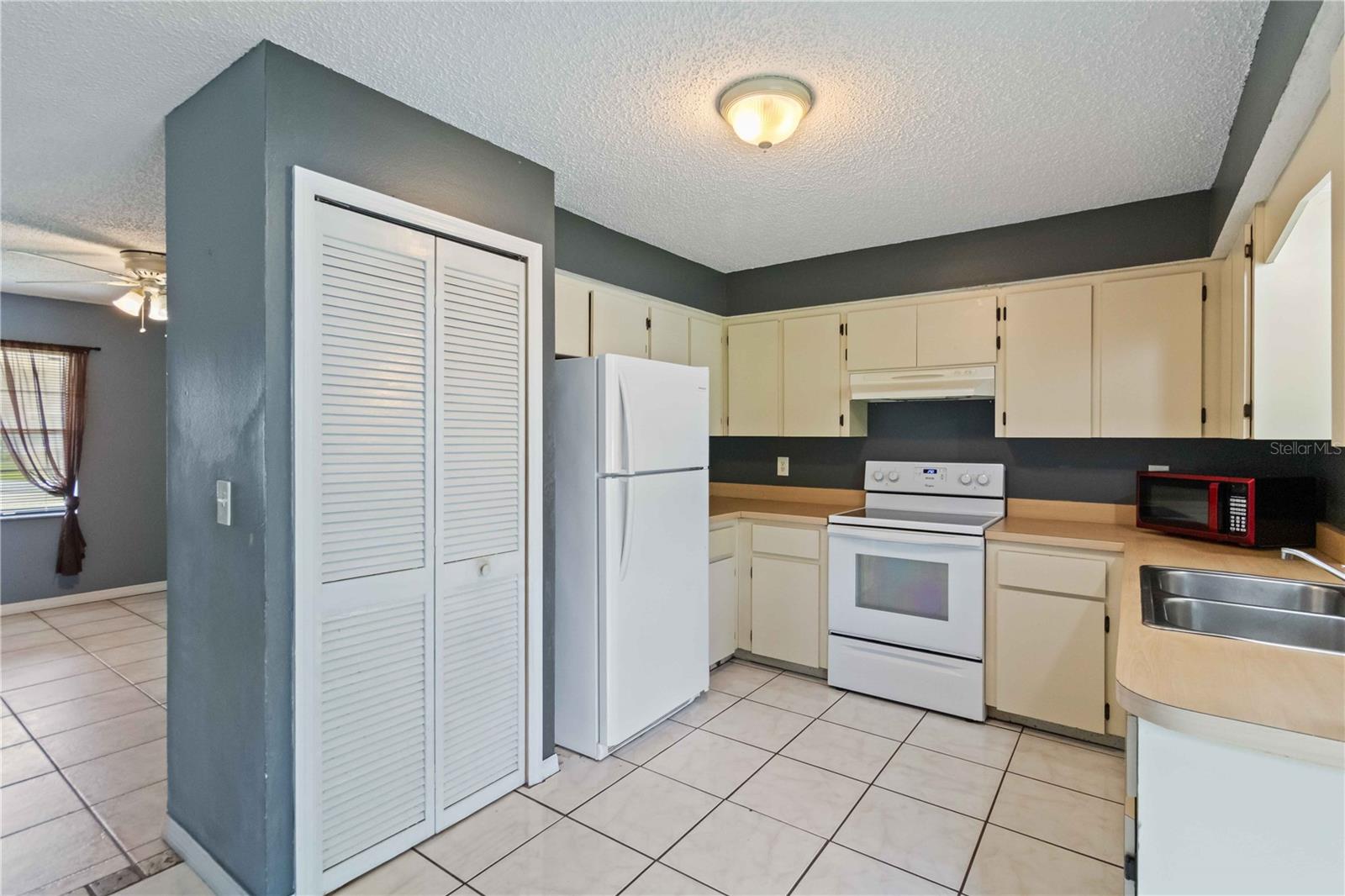 Image 10 of 20 For 284 Lomond Drive B