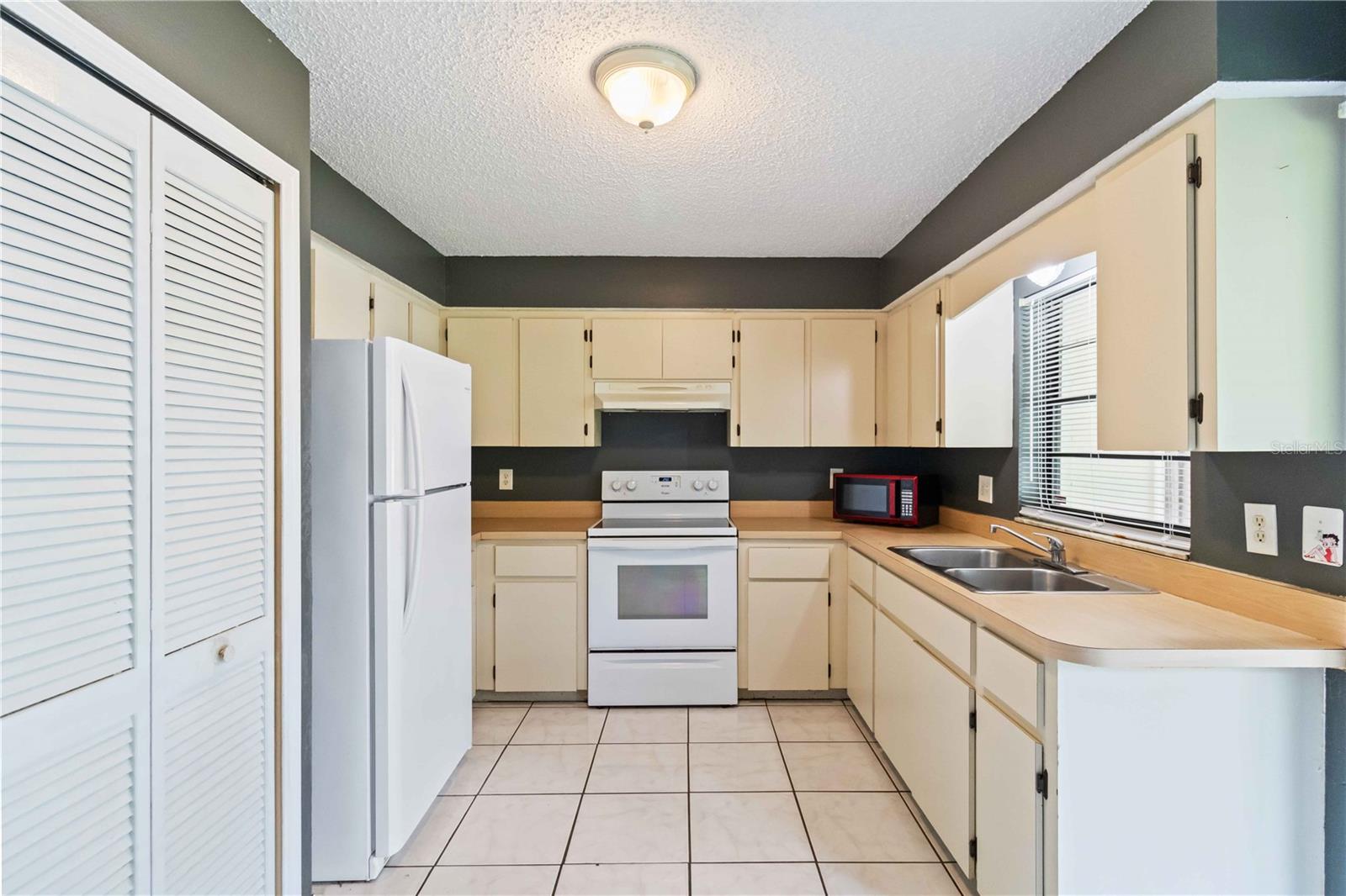 Image 11 of 20 For 284 Lomond Drive B