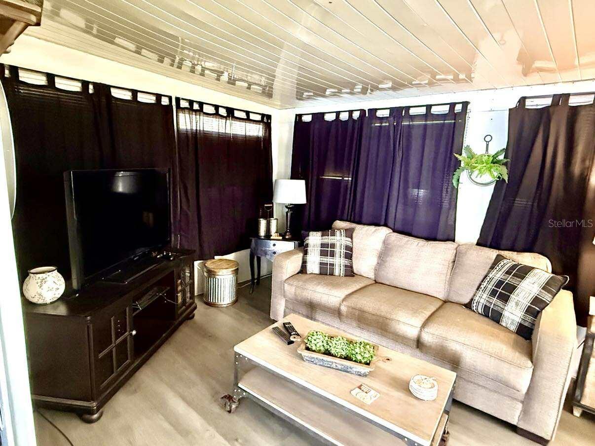 Image 16 of 45 For 5516 Holiday Park Boulevard