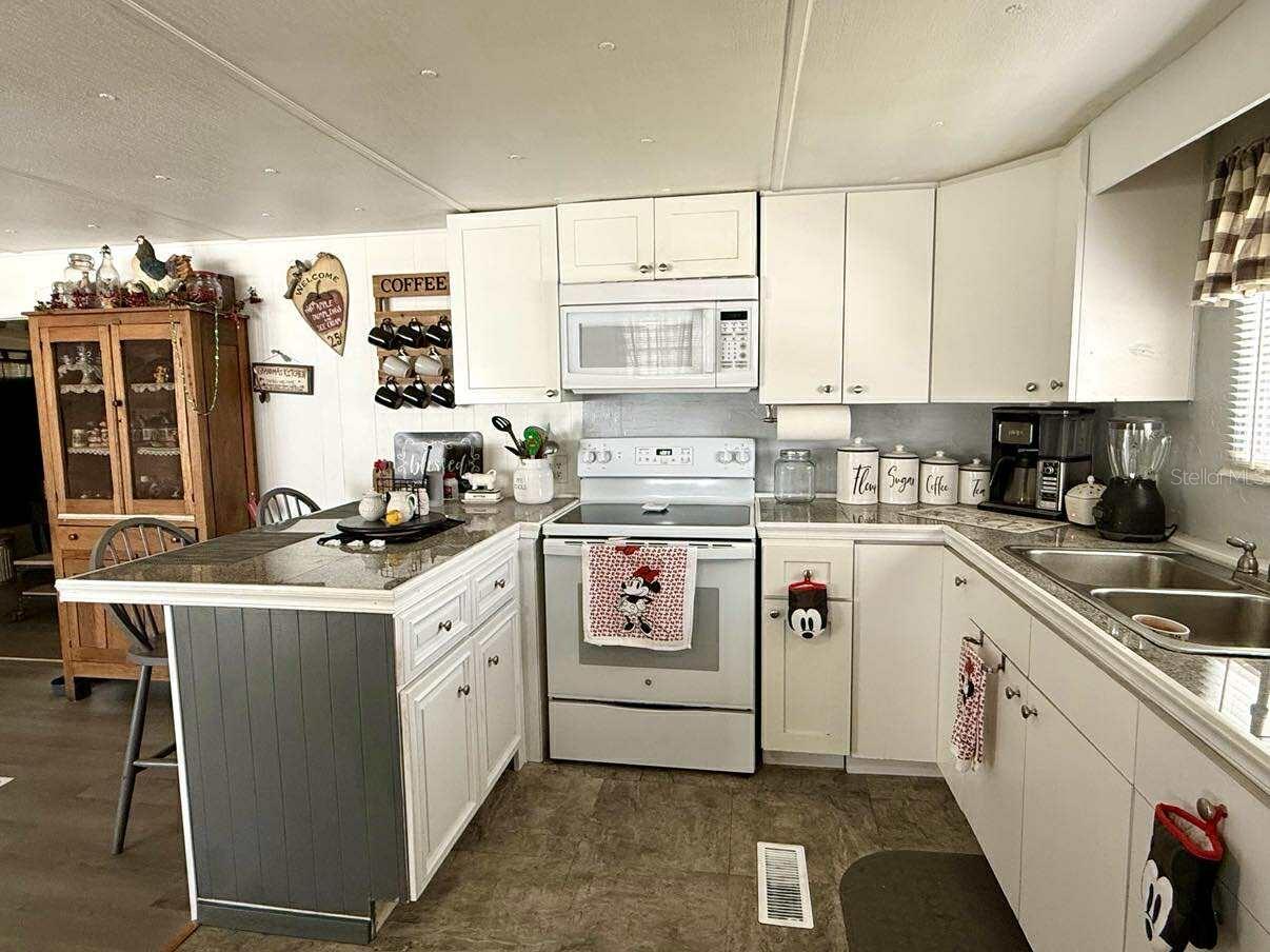 Image 17 of 45 For 5516 Holiday Park Boulevard