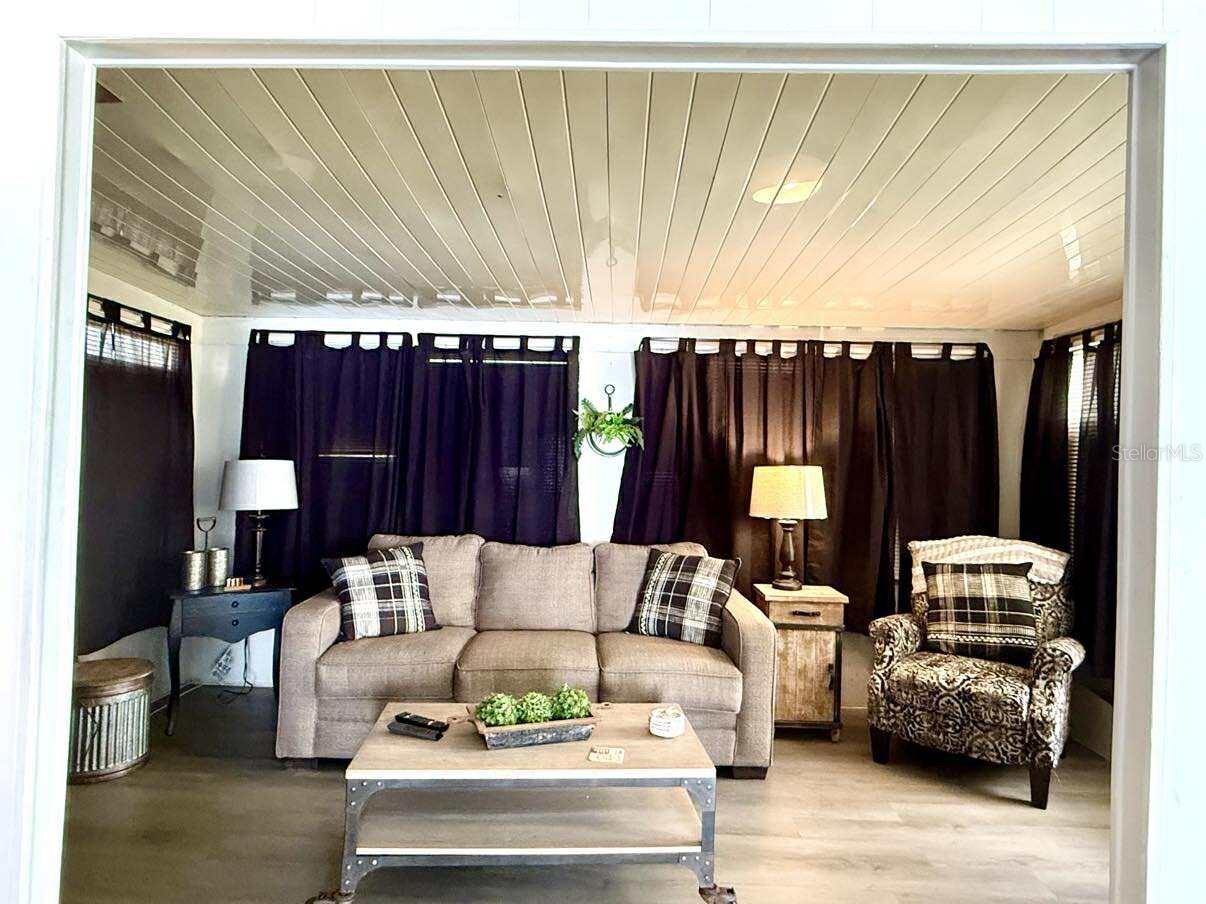 Image 22 of 45 For 5516 Holiday Park Boulevard