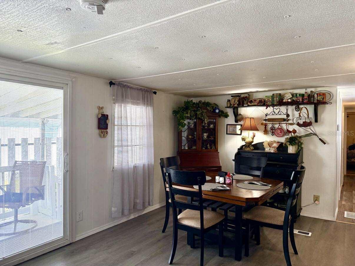 Image 24 of 45 For 5516 Holiday Park Boulevard