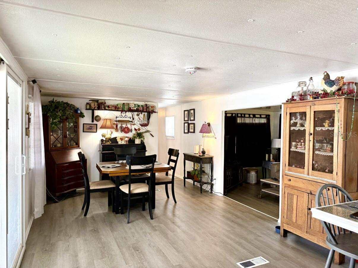 Image 25 of 45 For 5516 Holiday Park Boulevard