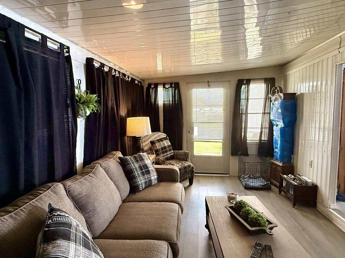 Image 26 of 45 For 5516 Holiday Park Boulevard