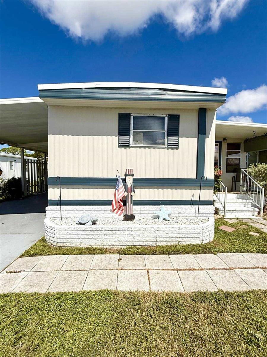 Image 28 of 45 For 5516 Holiday Park Boulevard