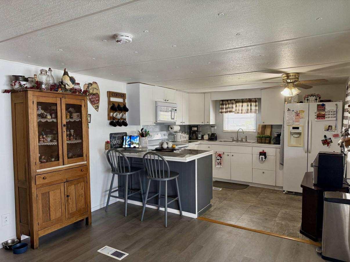 Image 3 of 45 For 5516 Holiday Park Boulevard