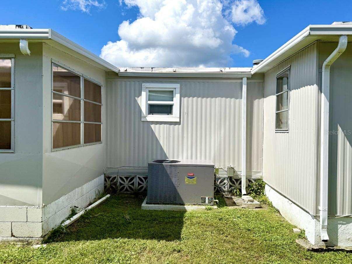 Image 30 of 45 For 5516 Holiday Park Boulevard