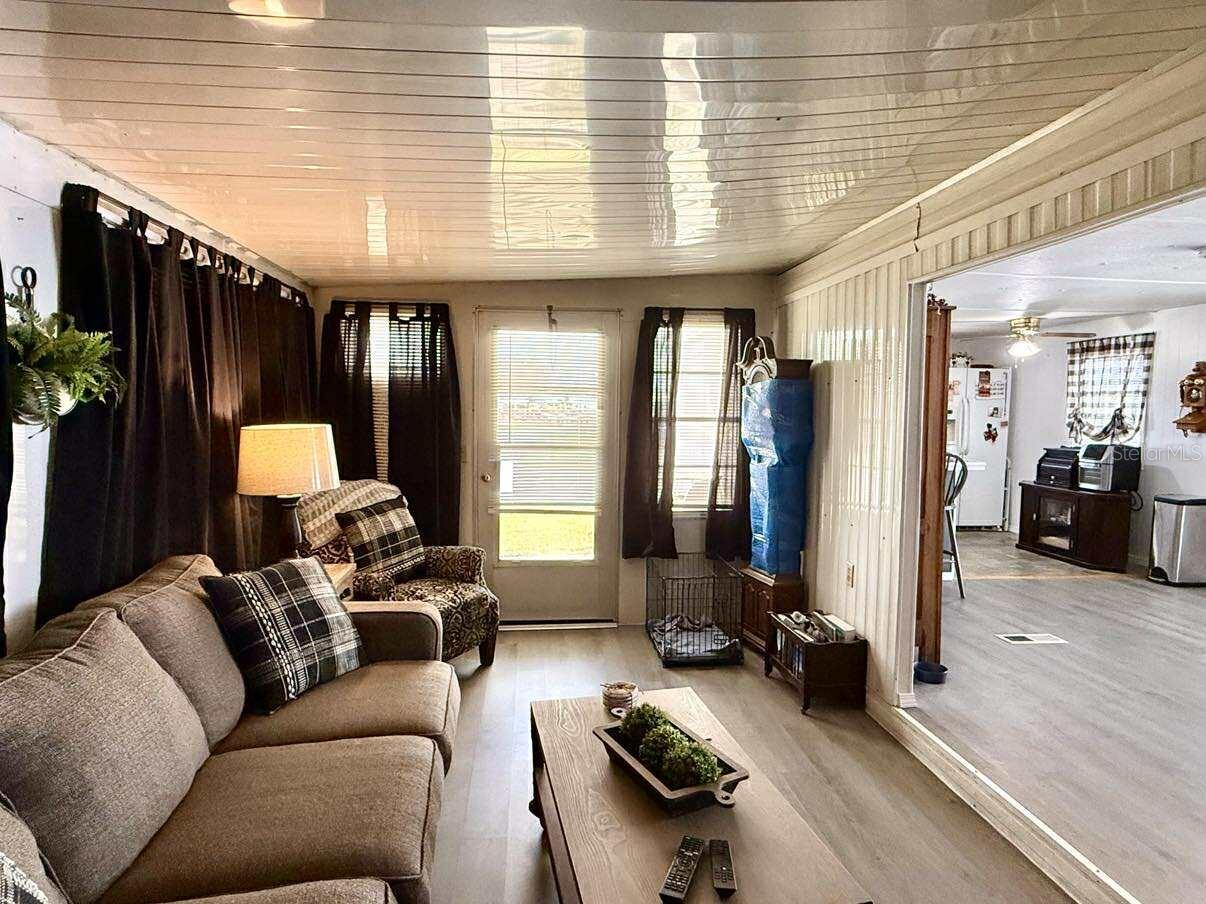 Image 4 of 45 For 5516 Holiday Park Boulevard