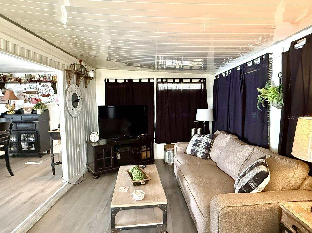 Image 7 of 45 For 5516 Holiday Park Boulevard