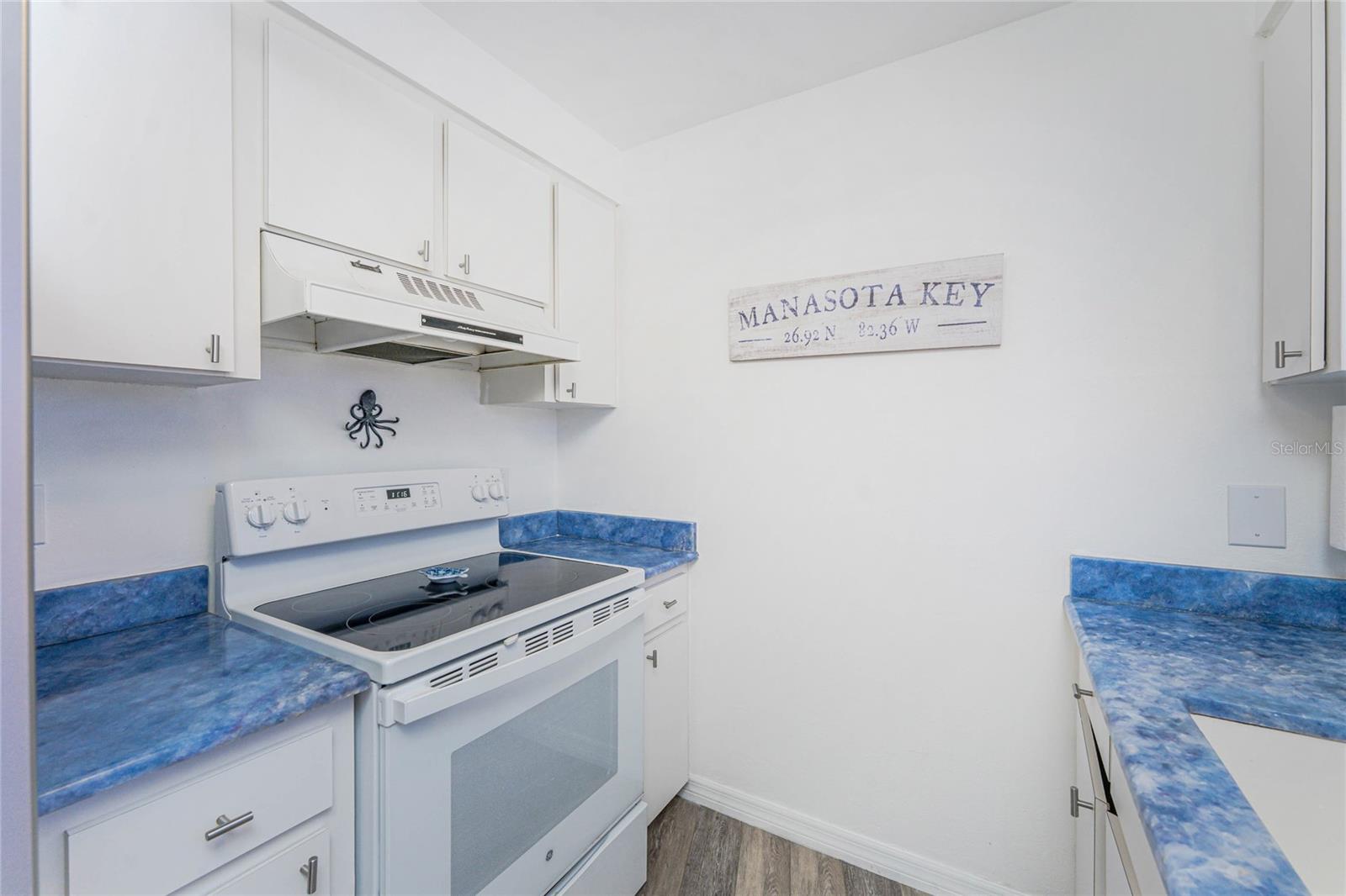 Image 13 of 61 For 2240 Beach Road 22d