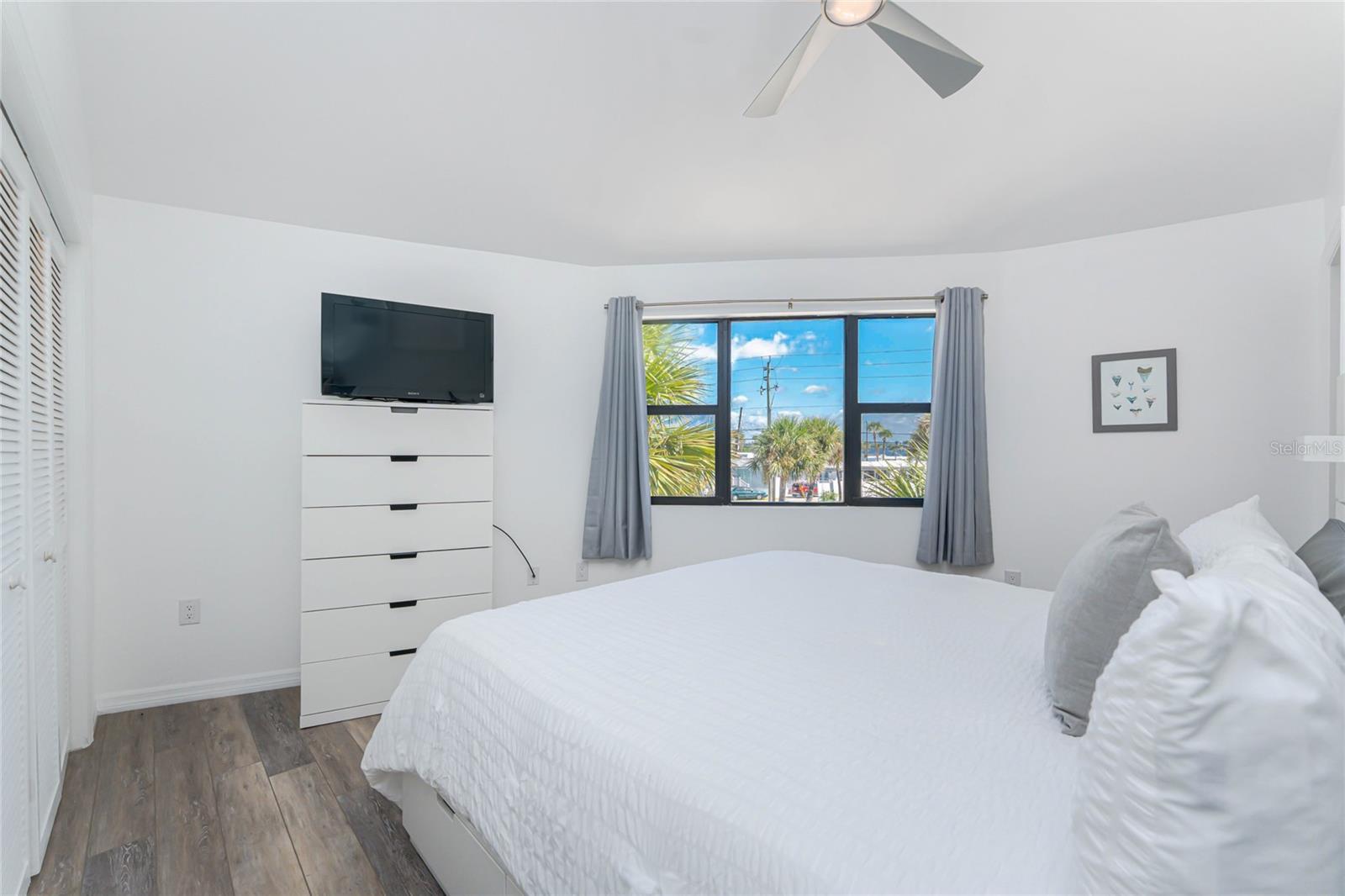 Image 23 of 61 For 2240 Beach Road 22d