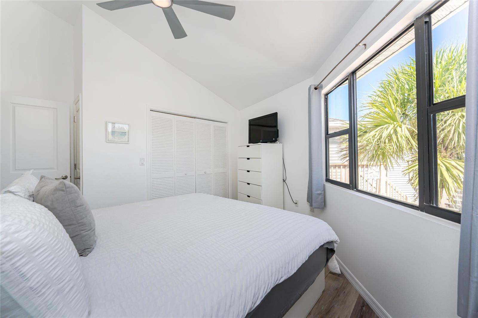 Image 25 of 61 For 2240 Beach Road 22d