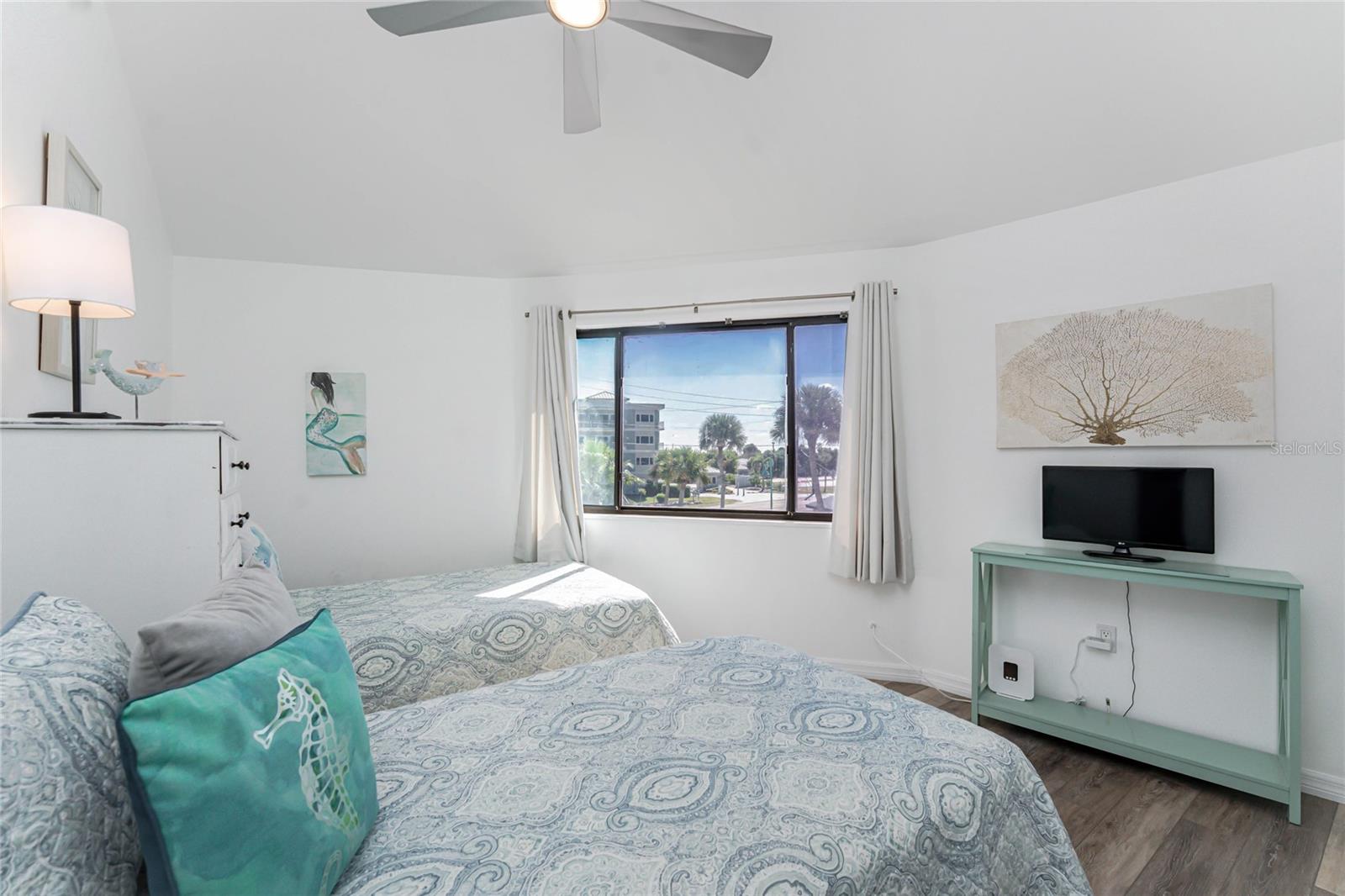 Image 29 of 61 For 2240 Beach Road 22d