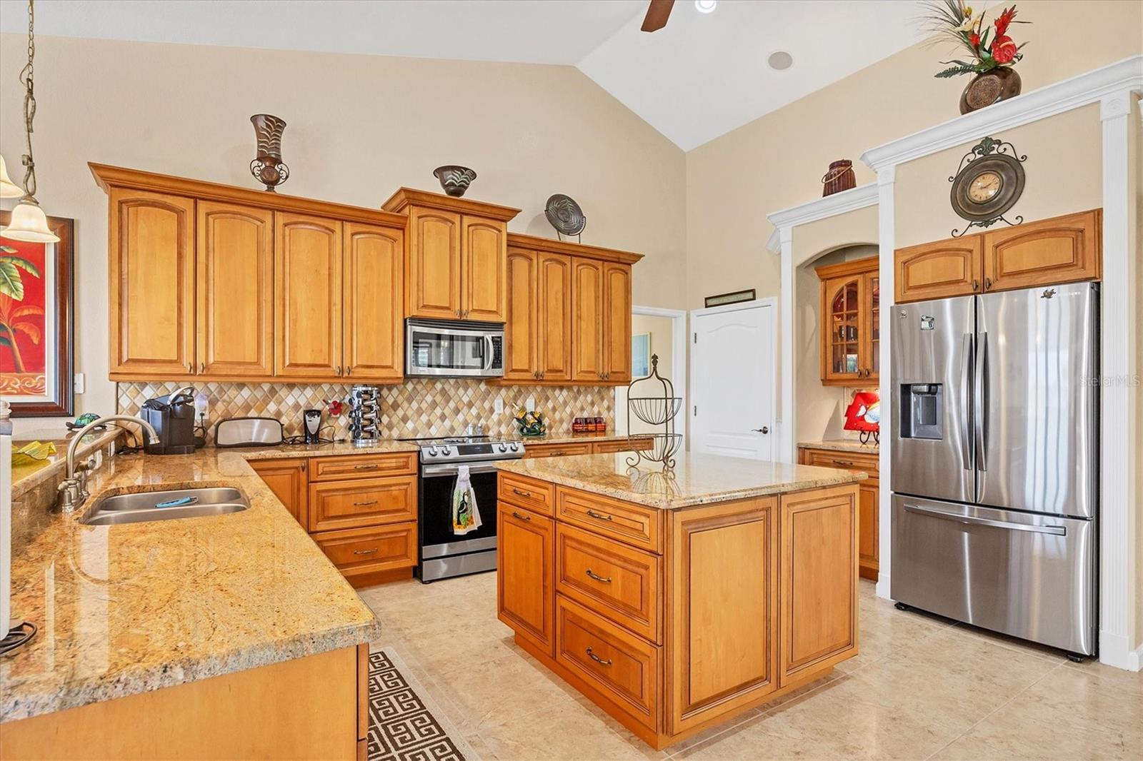 Image 10 of 53 For 14091 Peekskill Avenue