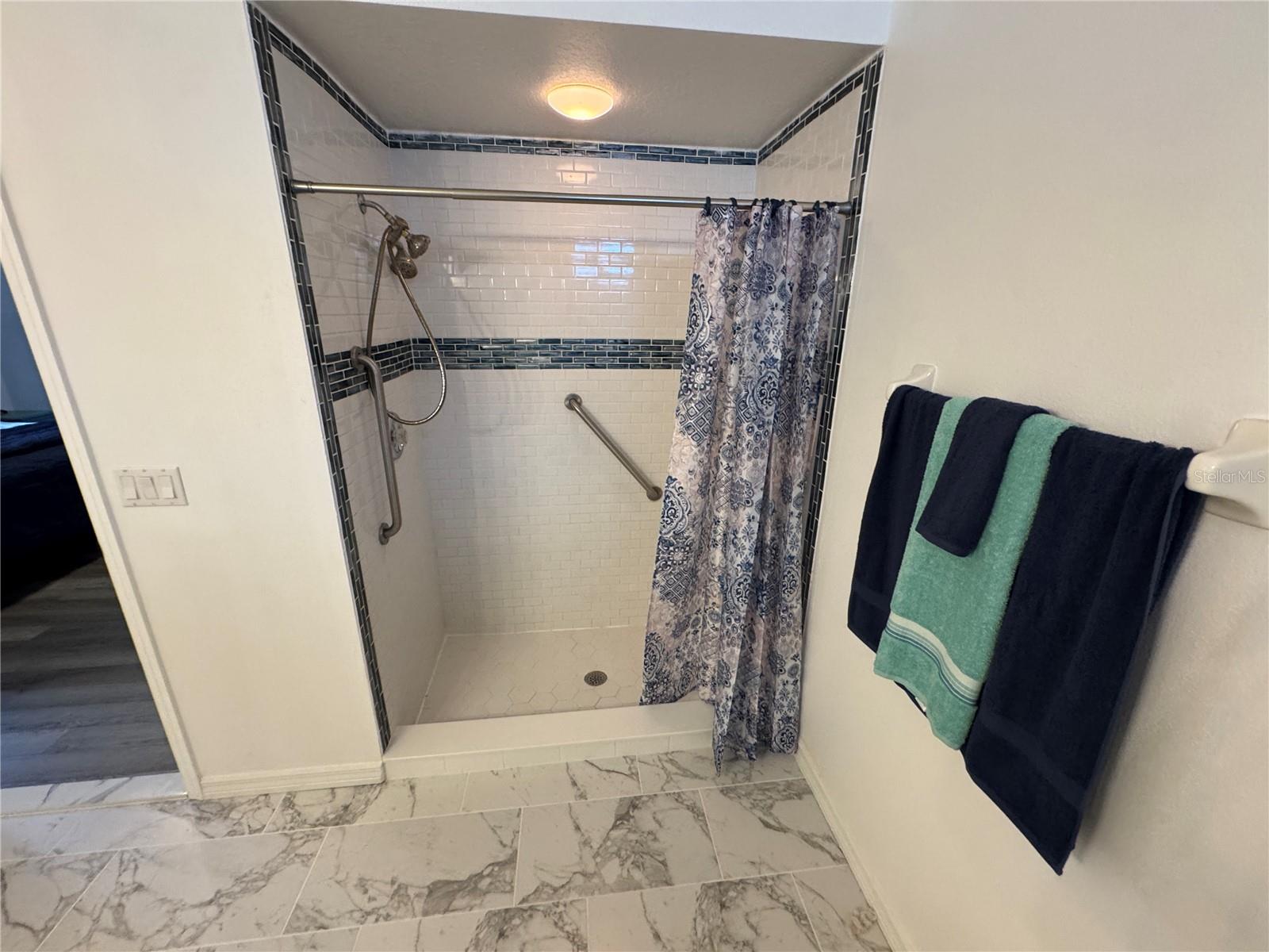 Image 10 of 18 For 2466 Logsdon Street