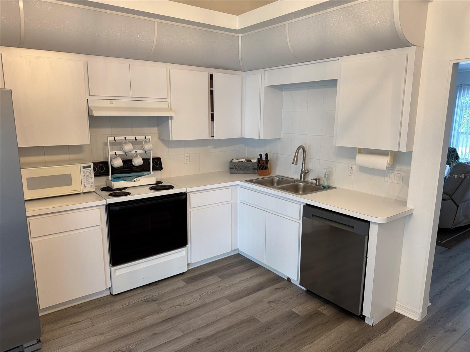 Image 6 of 18 For 2466 Logsdon Street