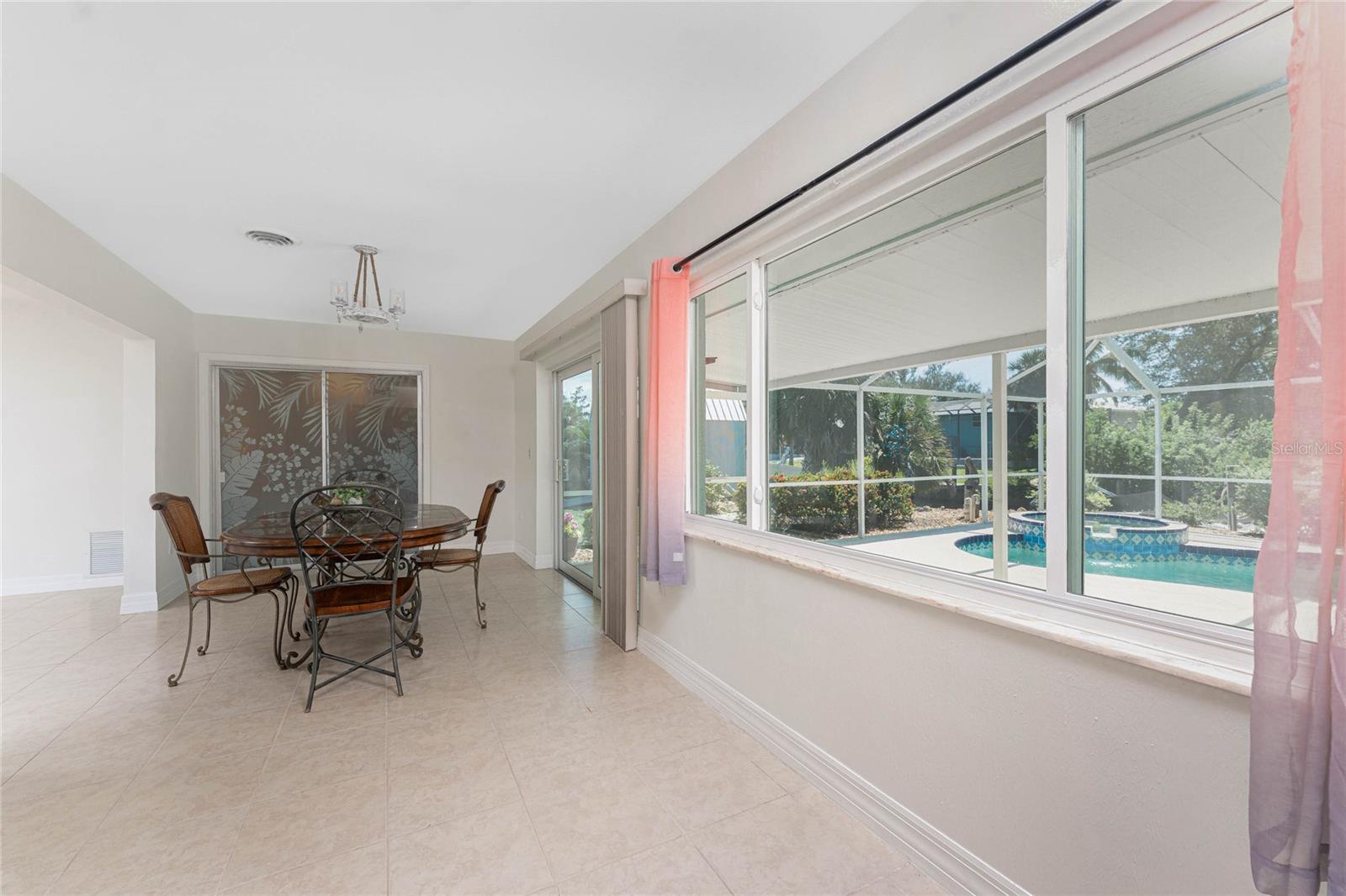 Image 19 of 69 For 1005 2nd Street
