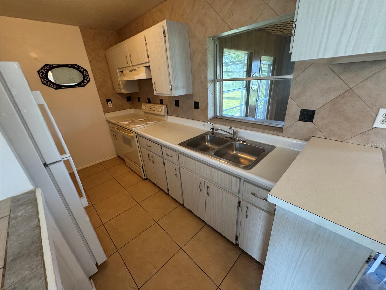 Image 11 of 13 For 22236 Montrose Avenue