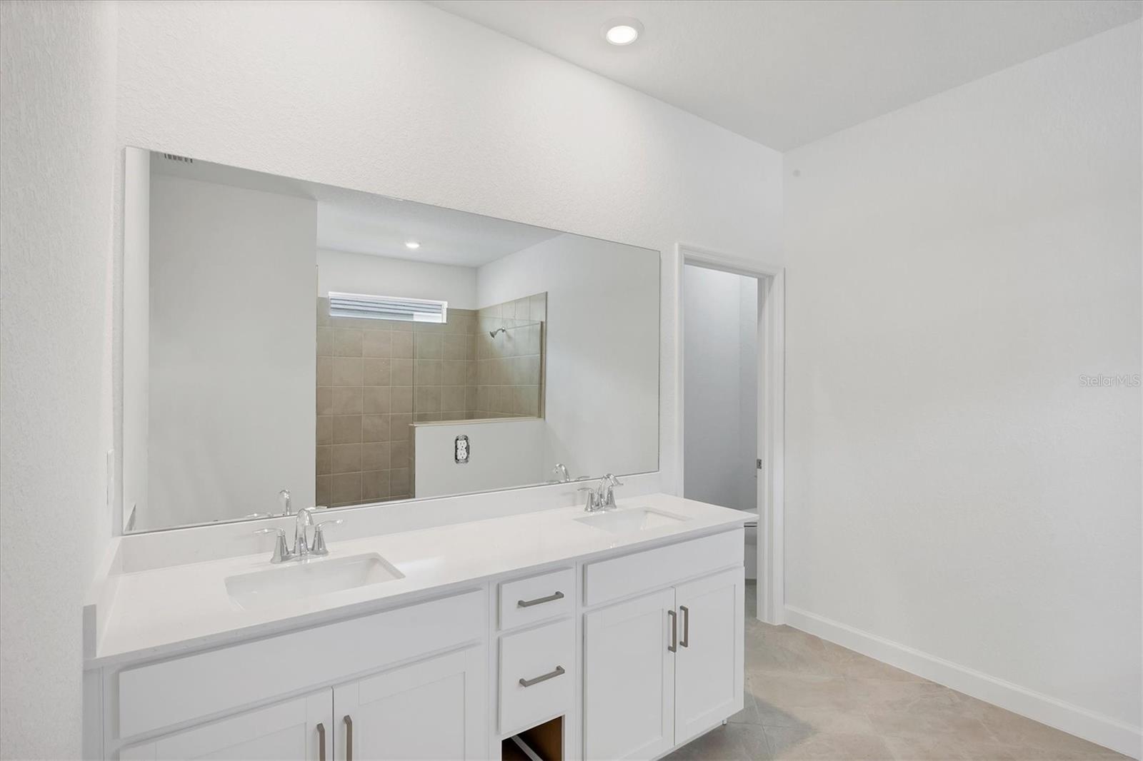 Image 18 of 49 For 7863 Lakes Edge Lane