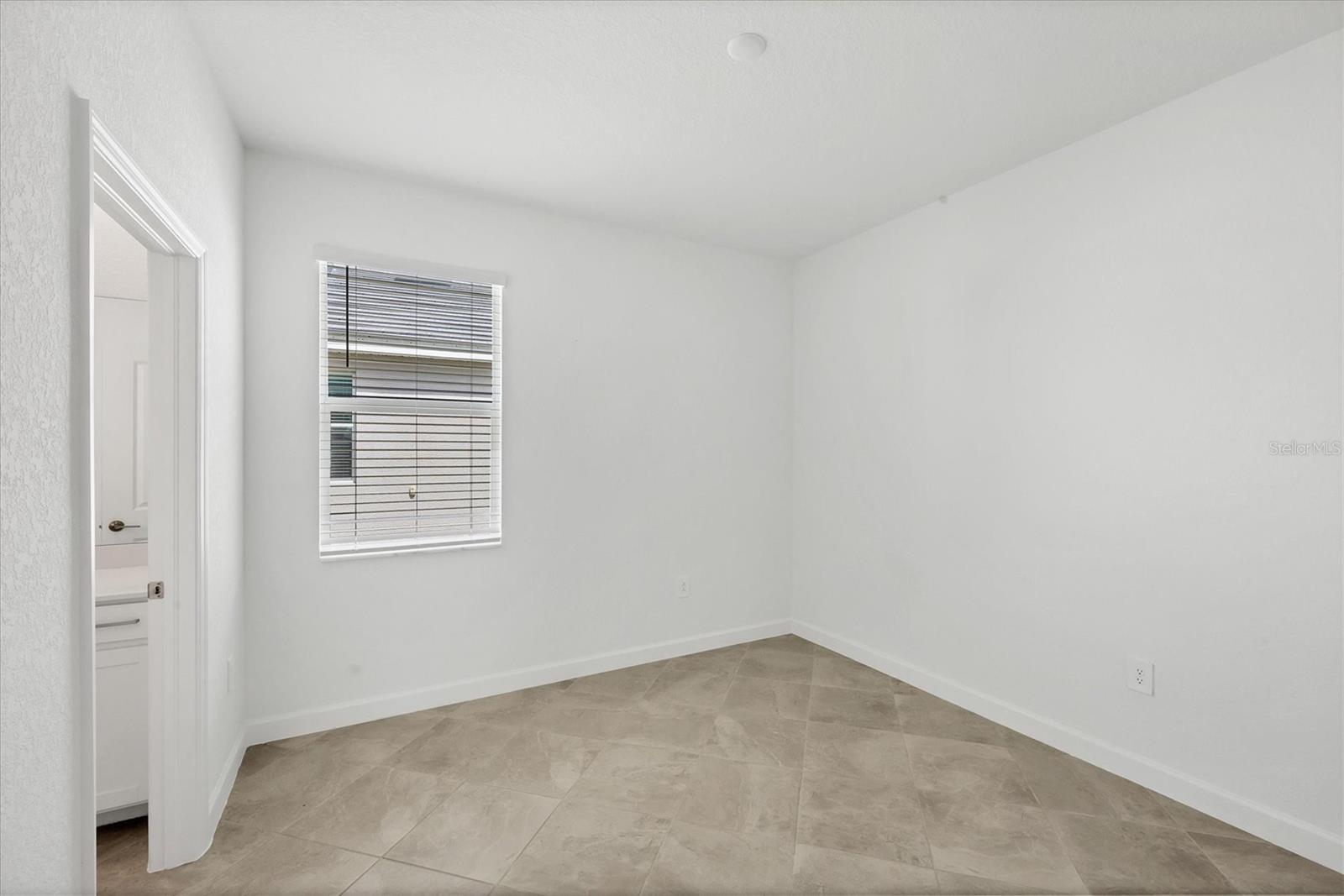 Image 20 of 49 For 7863 Lakes Edge Lane