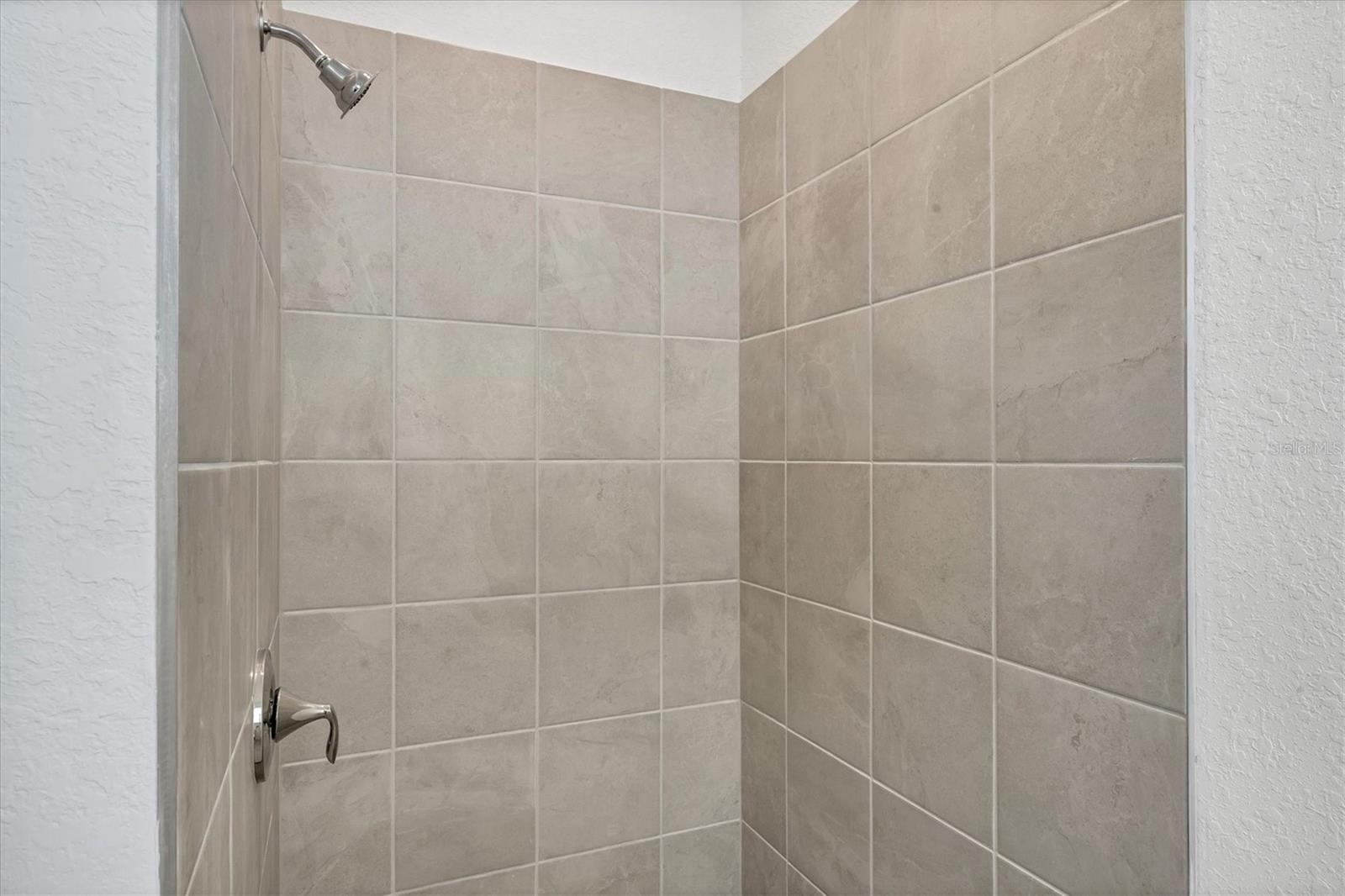 Image 23 of 49 For 7863 Lakes Edge Lane