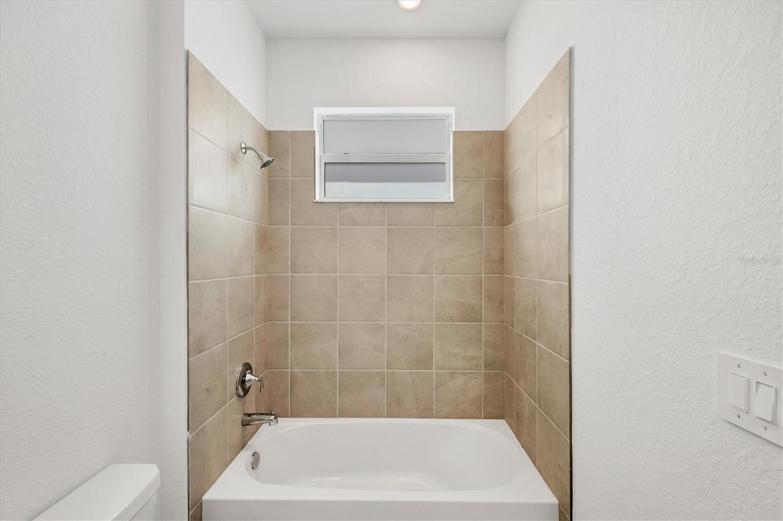 Image 27 of 49 For 7863 Lakes Edge Lane