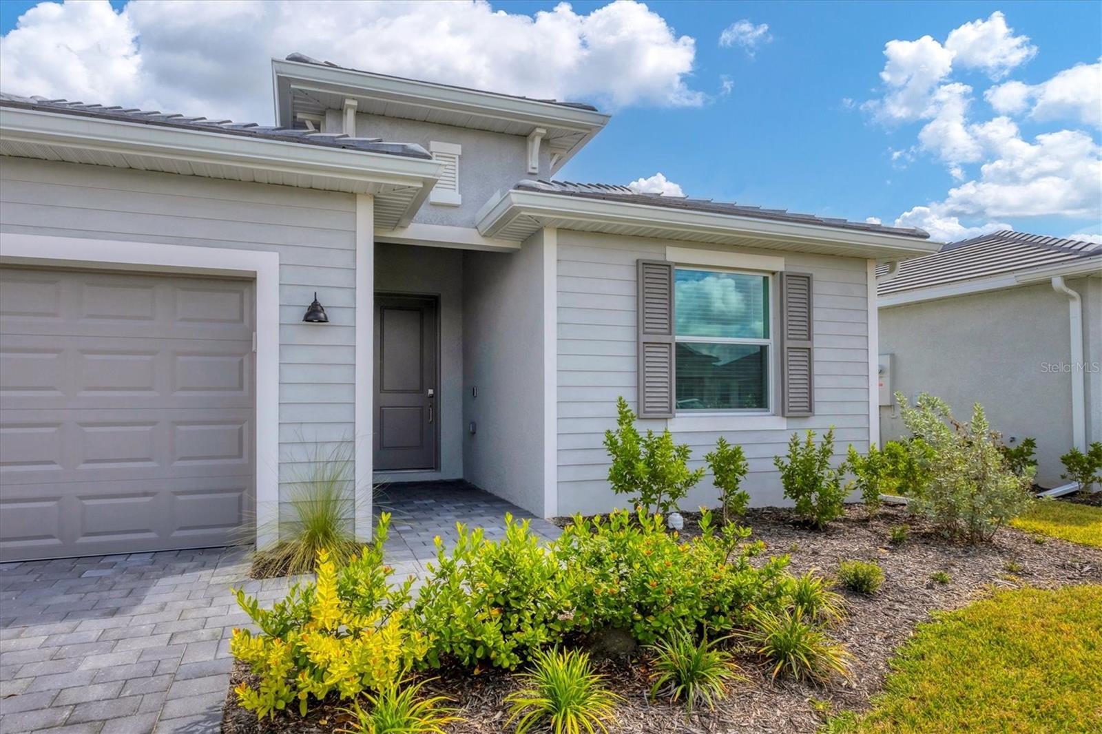 Image 4 of 49 For 7863 Lakes Edge Lane