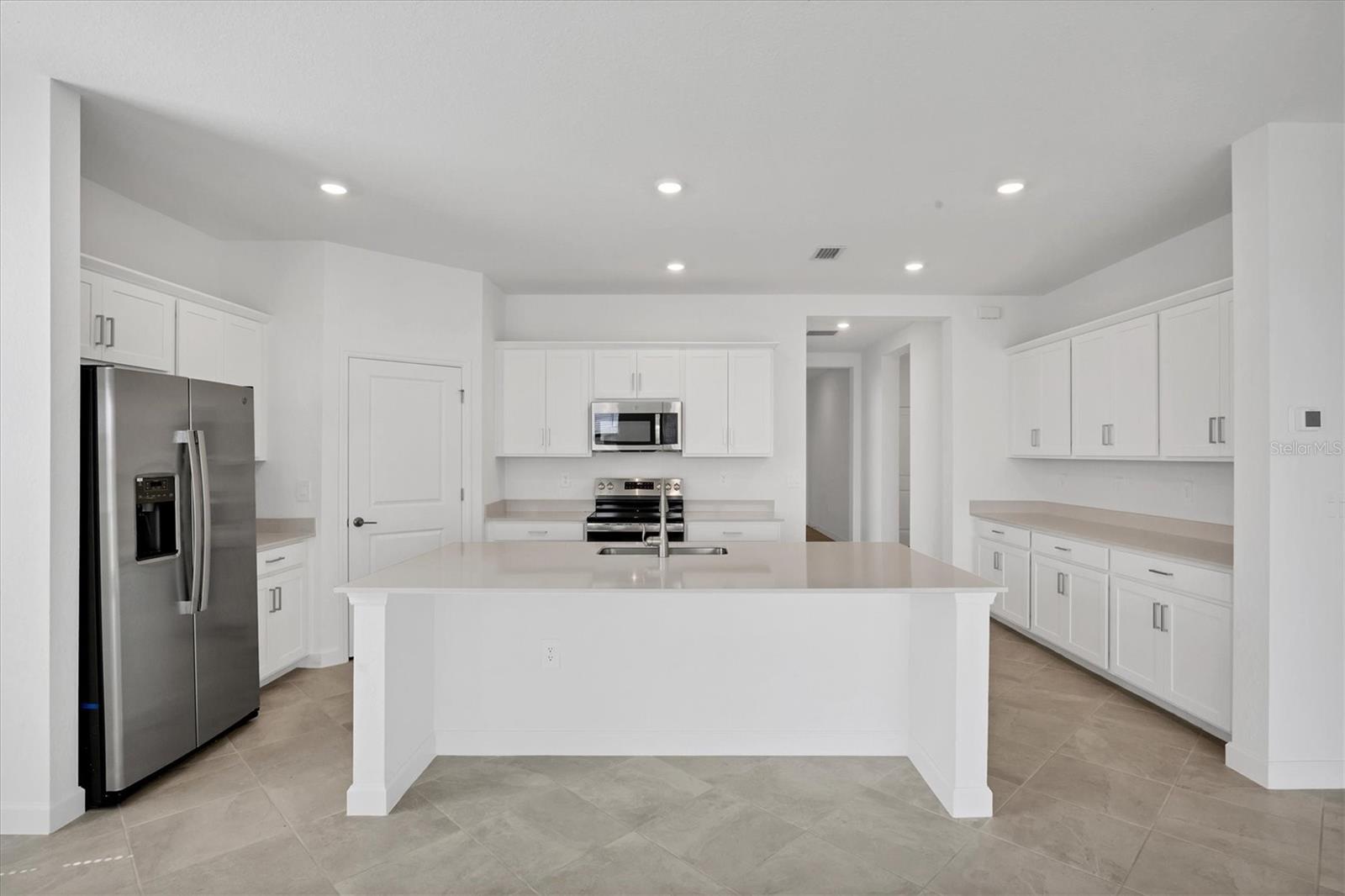 Image 9 of 49 For 7863 Lakes Edge Lane