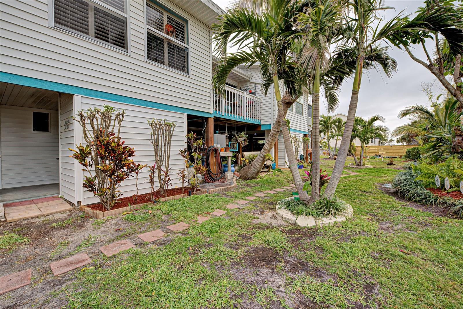 Image 11 of 60 For 5031 Beach Road 112