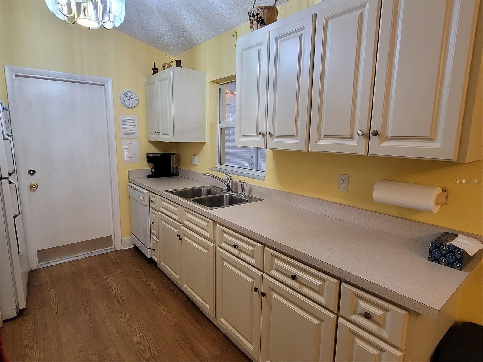 Image 7 of 24 For 13288 Fowler Avenue