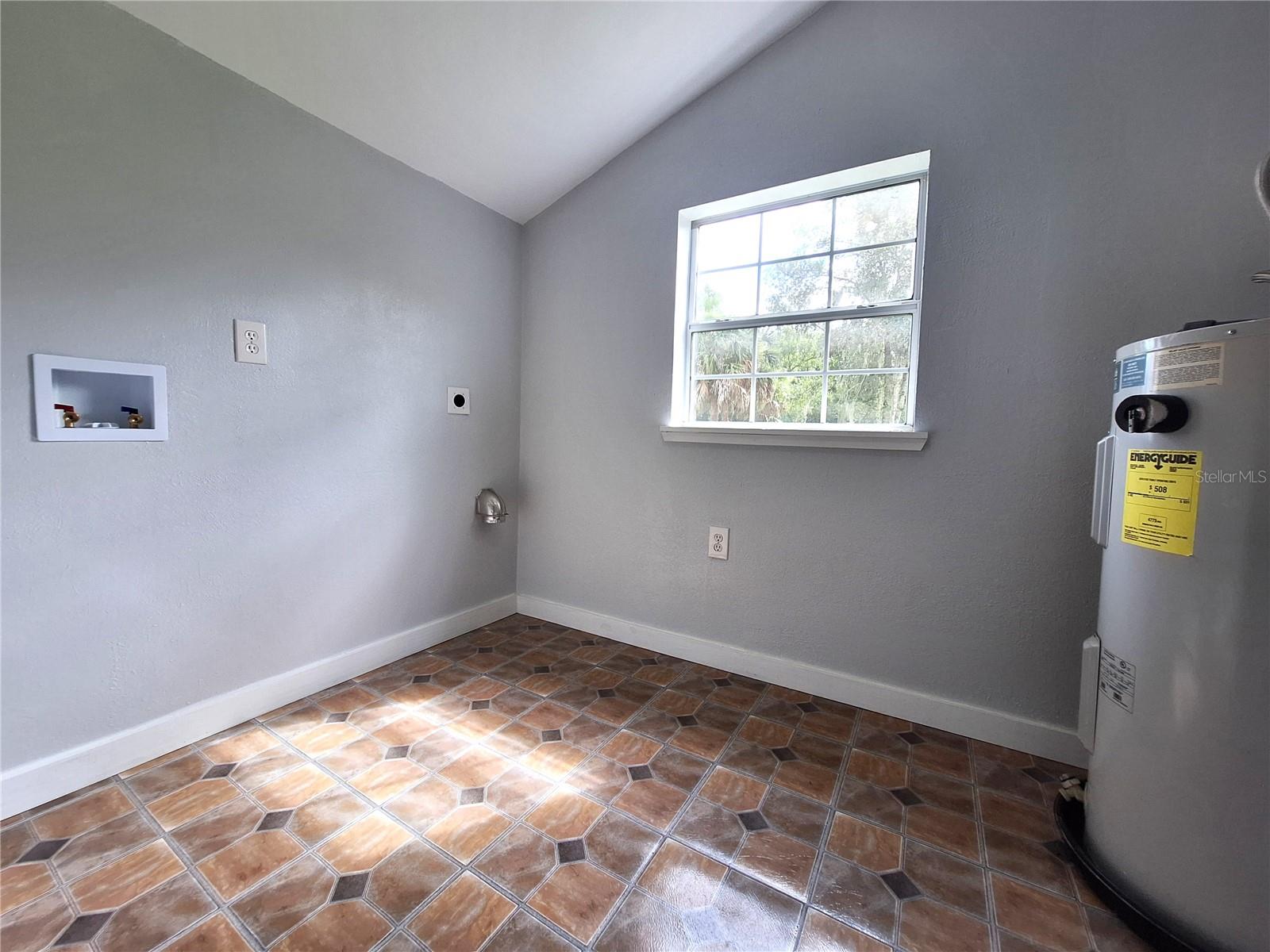 Image 12 of 32 For 102 Virginia Street