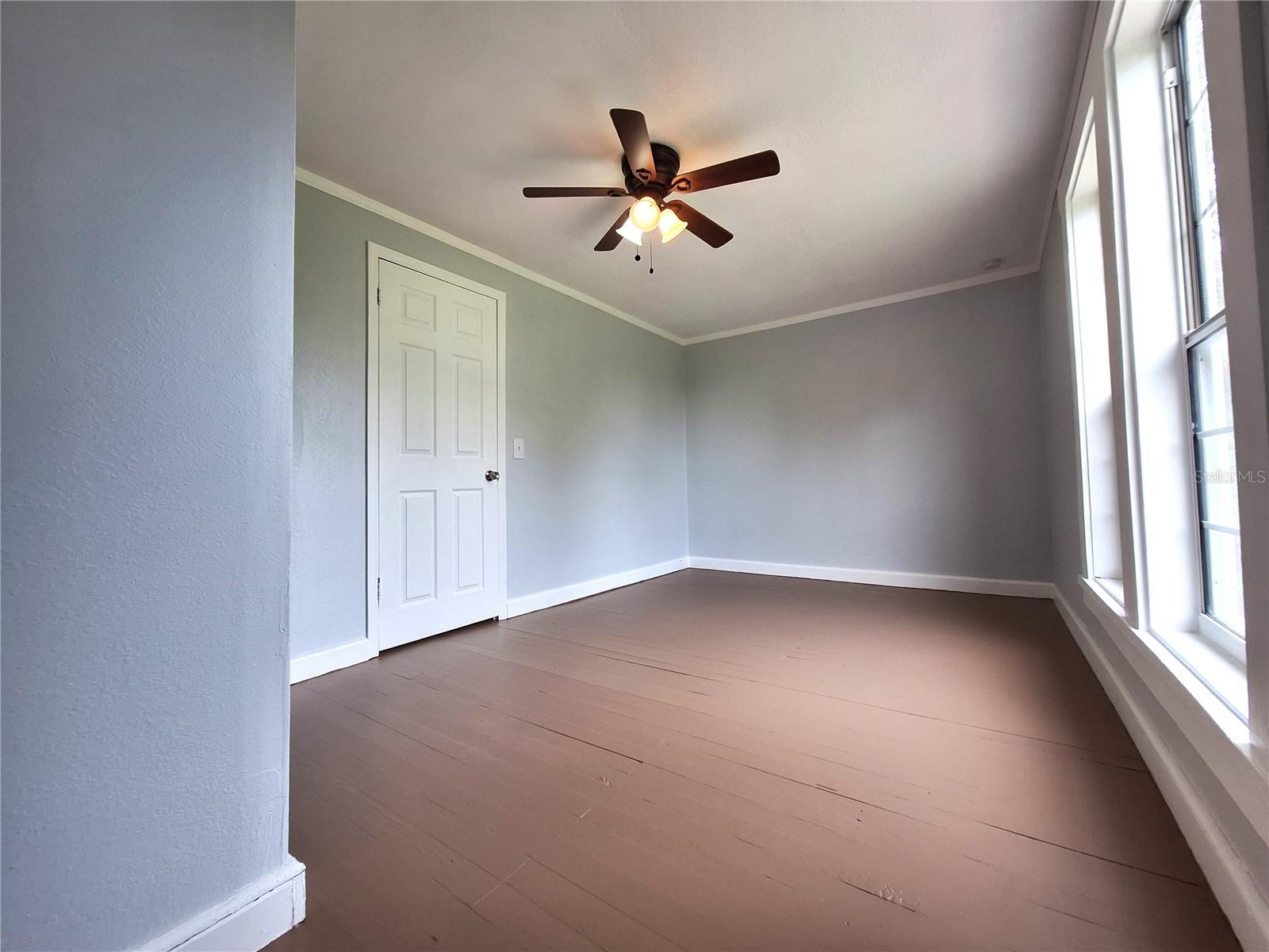 Image 13 of 32 For 102 Virginia Street